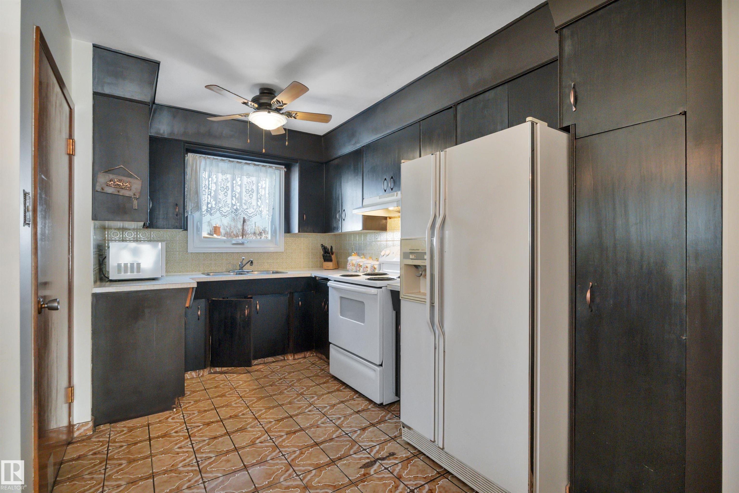 Photo 12 at 8104 135 Avenue NW, Delwood, Edmonton