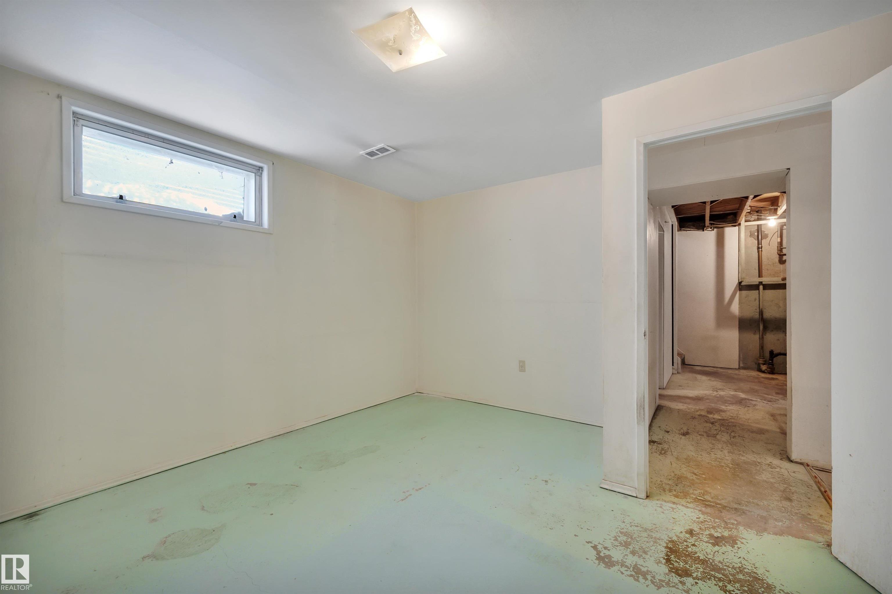 Photo 34 at 8104 135 Avenue NW, Delwood, Edmonton