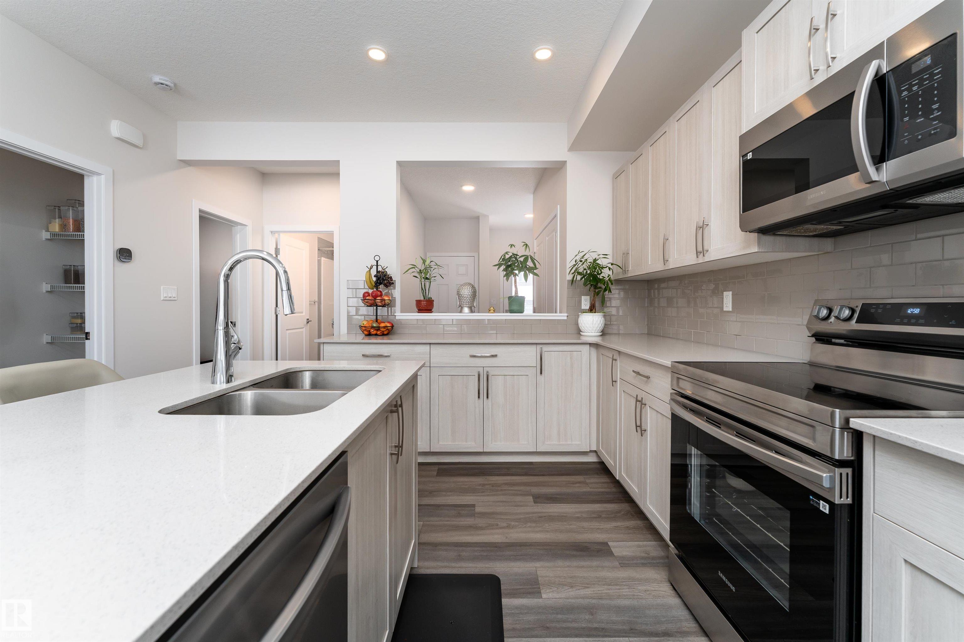 2120 Muckleplum Crescent SW, The Orchards At Ellerslie, Edmonton