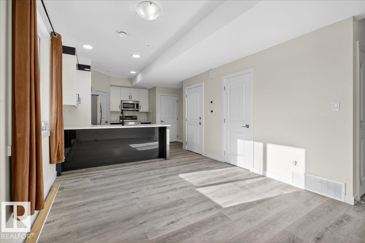 Photo 11 at 2 - 11616 82 Street NW, Parkdale, Edmonton