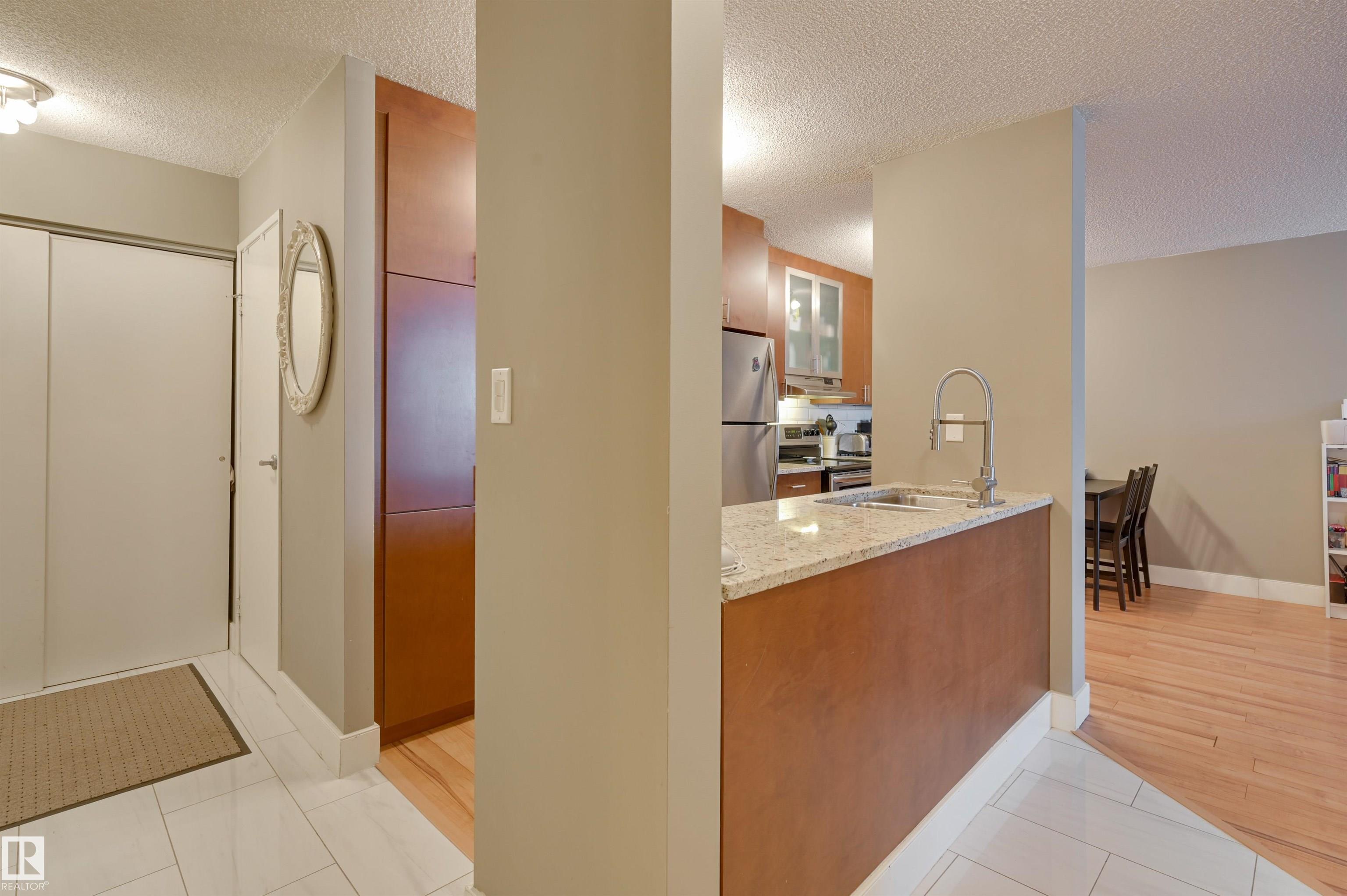 Photo 11 at 1001 - 10011 116 Street NW, Wîhkwêntôwin, Edmonton