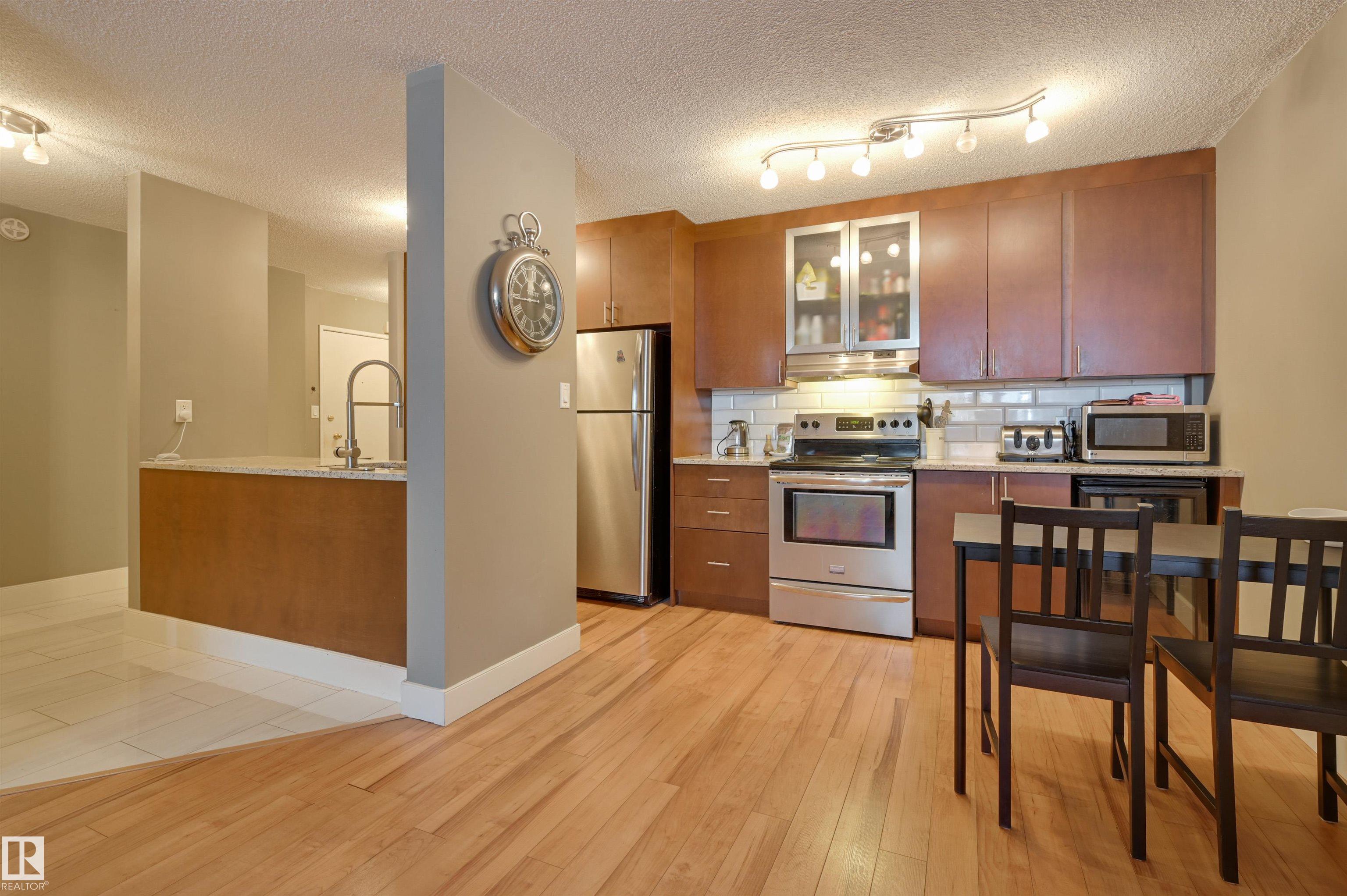 Photo 10 at 1001 - 10011 116 Street NW, Wîhkwêntôwin, Edmonton