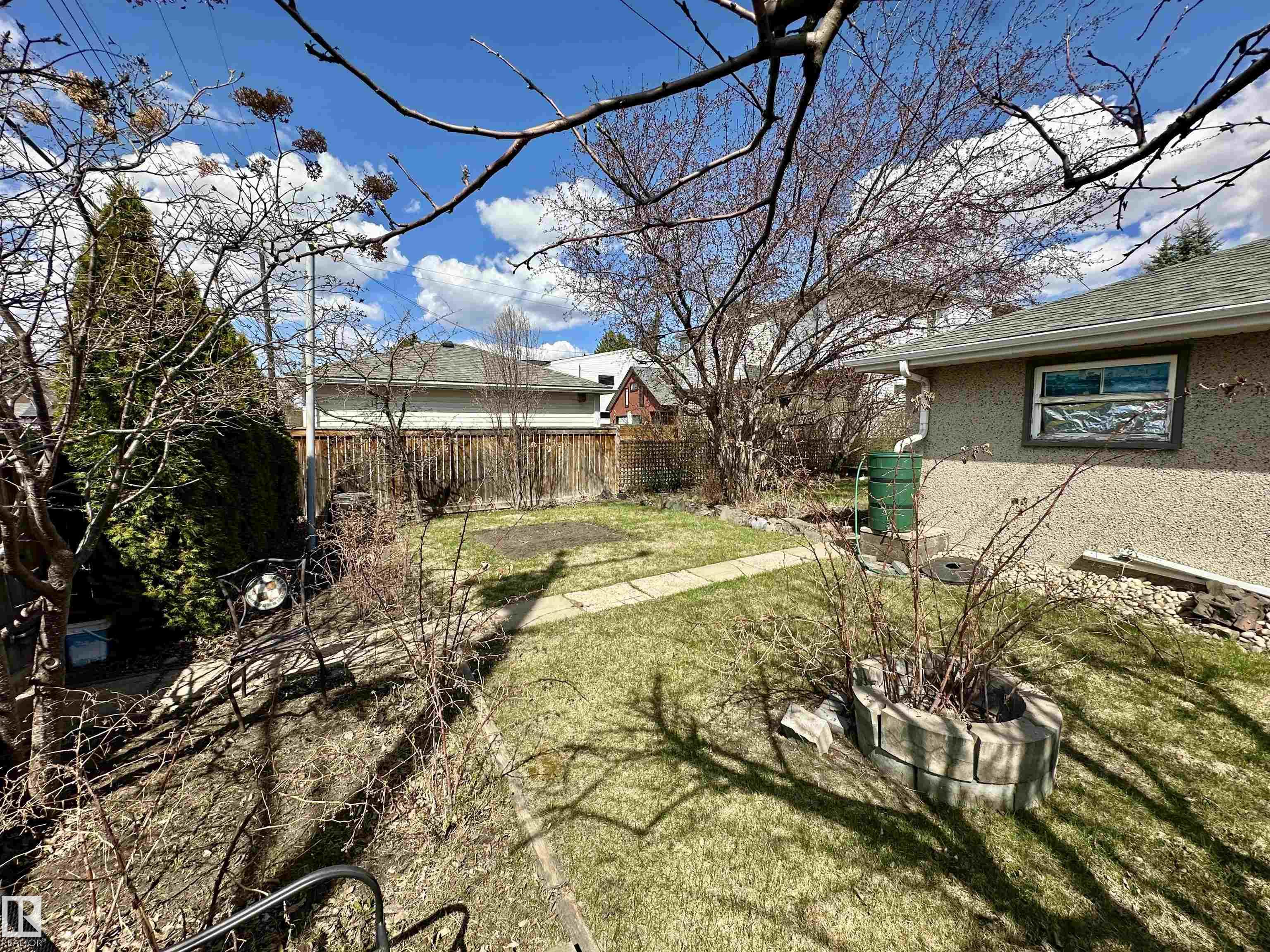 https://zimg.paragon.ice.com/ParagonImages/Property/PM/RAE/225387032/47/0/0/934aa9413348c7a0341b0581eaf0fd03/1/2581b68535319218c7d51a0699b540e2/225387032-3a4a3507-8962-4a3c-99bc-bbb0fc597894.JPG