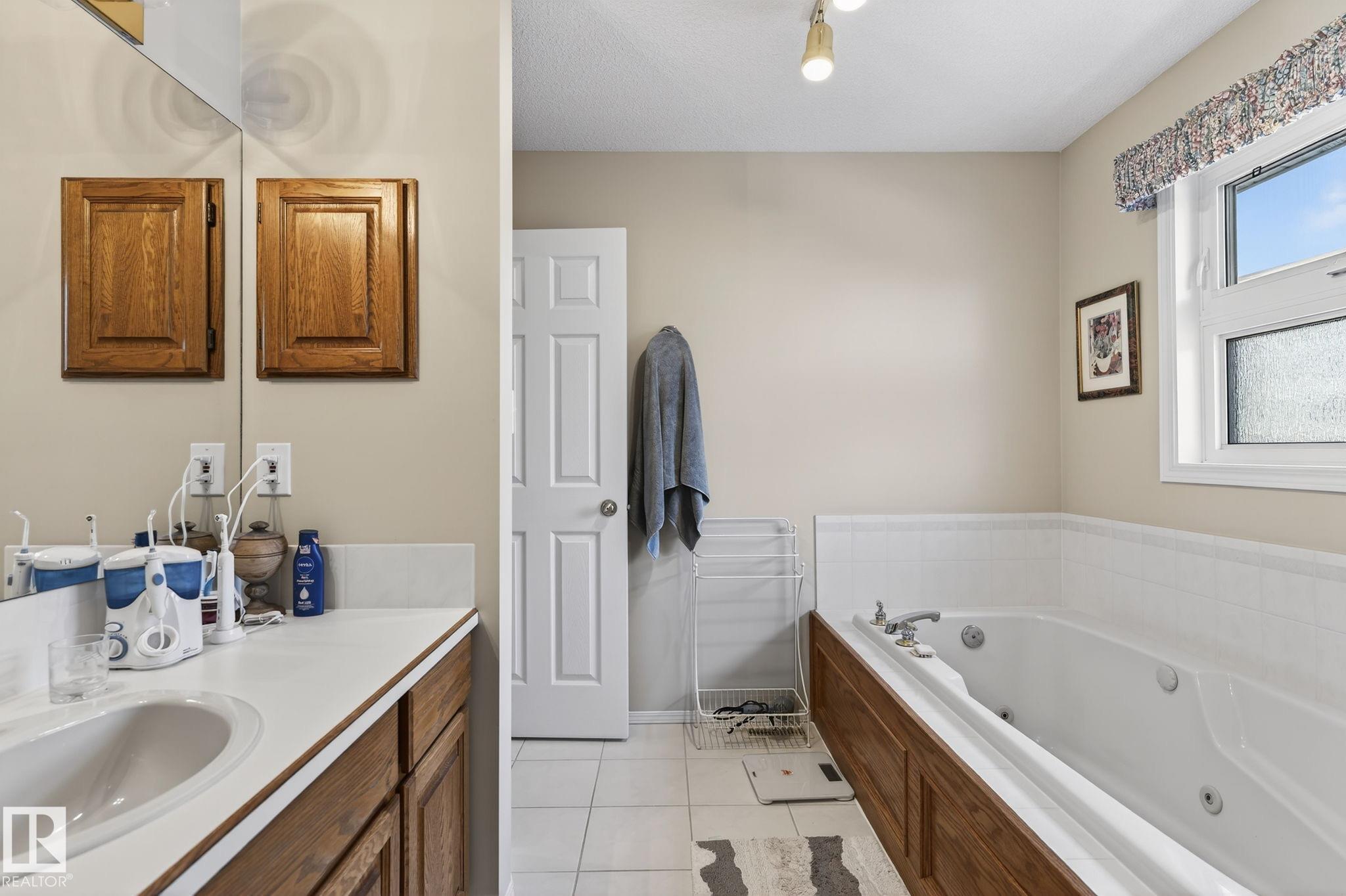 Photo 32 at 313 Hedley Way NW, Henderson Estates, Edmonton