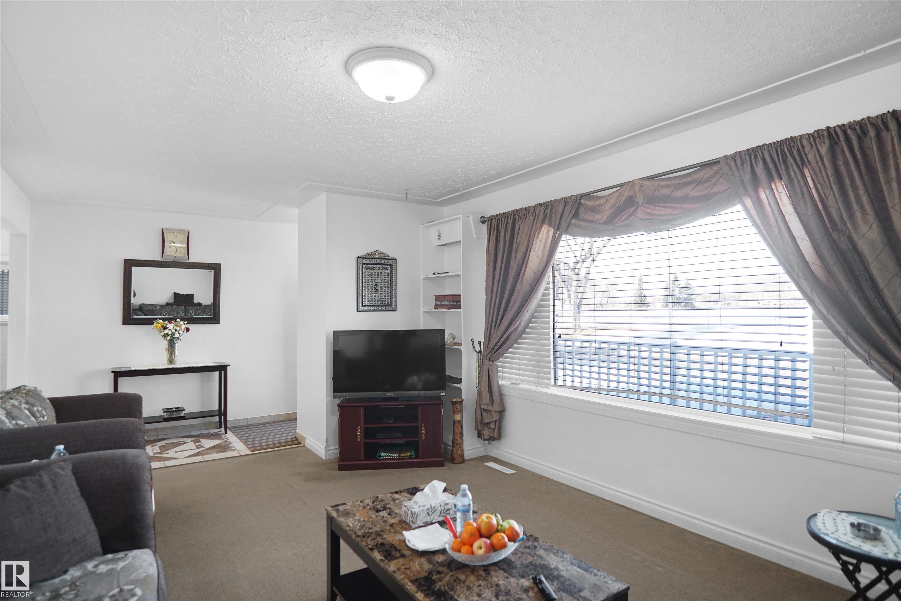 Photo 7 at 13007 93 Street NW, Killarney, Edmonton