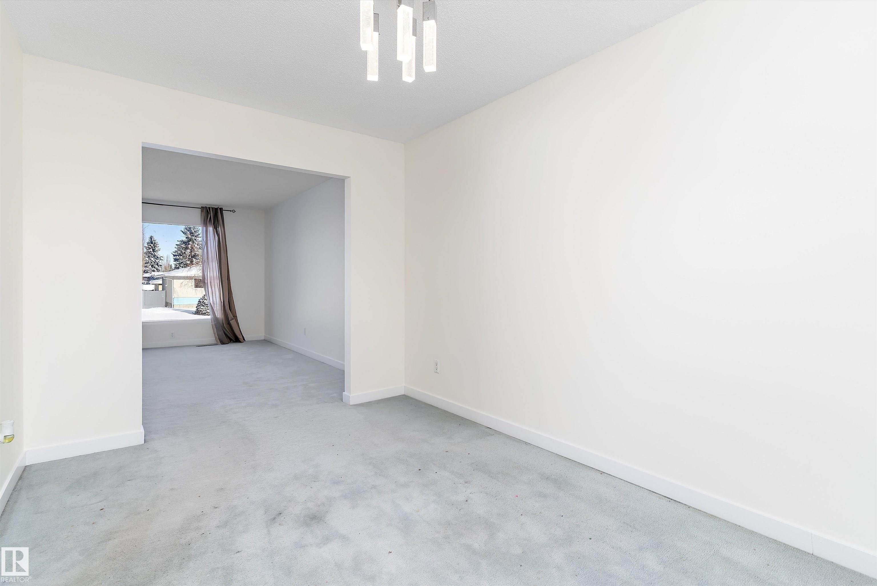 Photo 11 at 10951 35a Avenue NW, Duggan, Edmonton