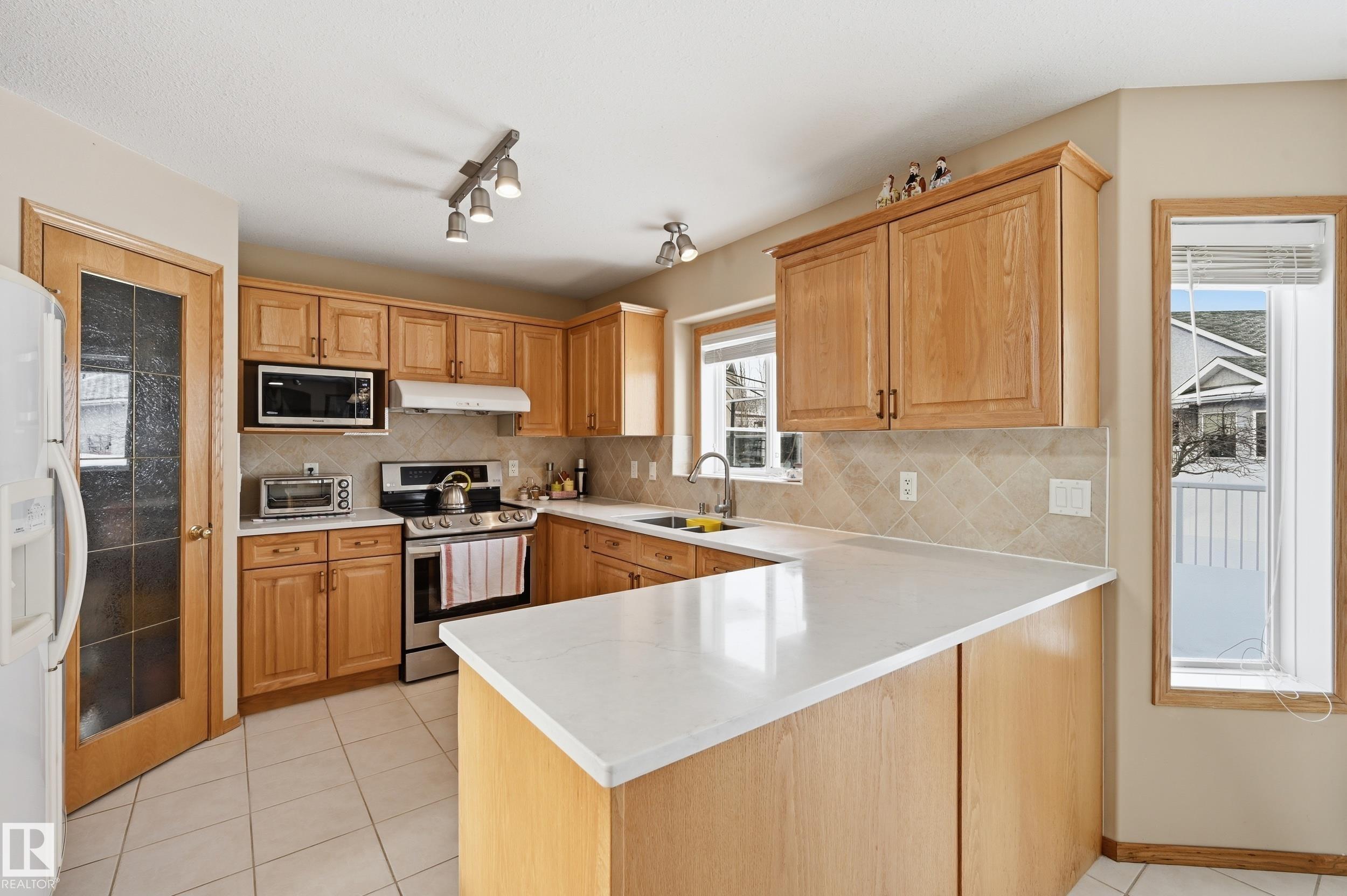 Photo 11 at 7220 161 Avenue NW, Ozerna, Edmonton