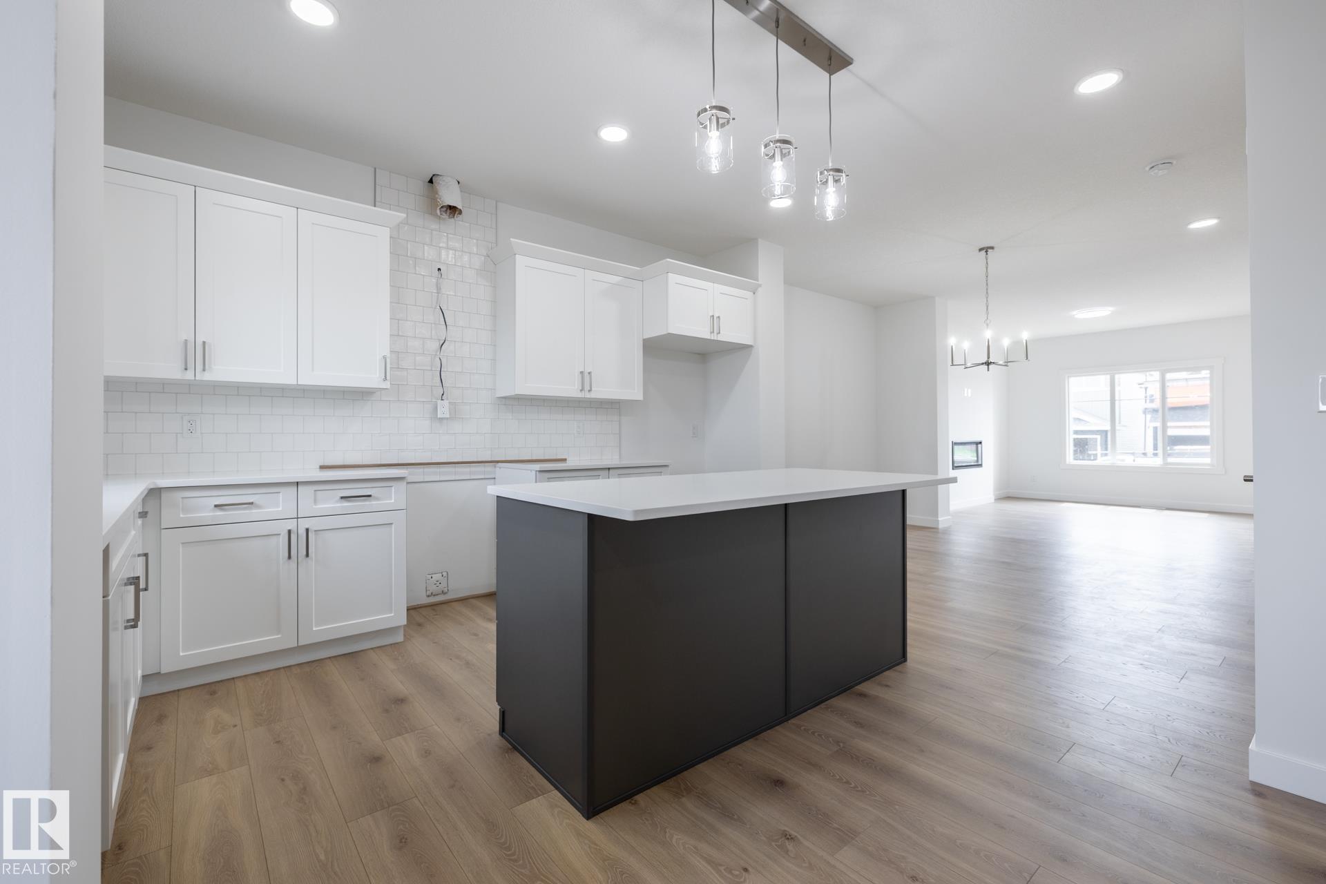 https://zimg.paragon.ice.com/ParagonImages/Property/PM/RAE/225387127/8/0/0/b16d3c4826ff394882f48faf351e6d63/1/afb288f9e8b247ef7ef82381663c79ec/225387127-dfb7f839-1c5a-49aa-aedd-f2254141280f.JPG