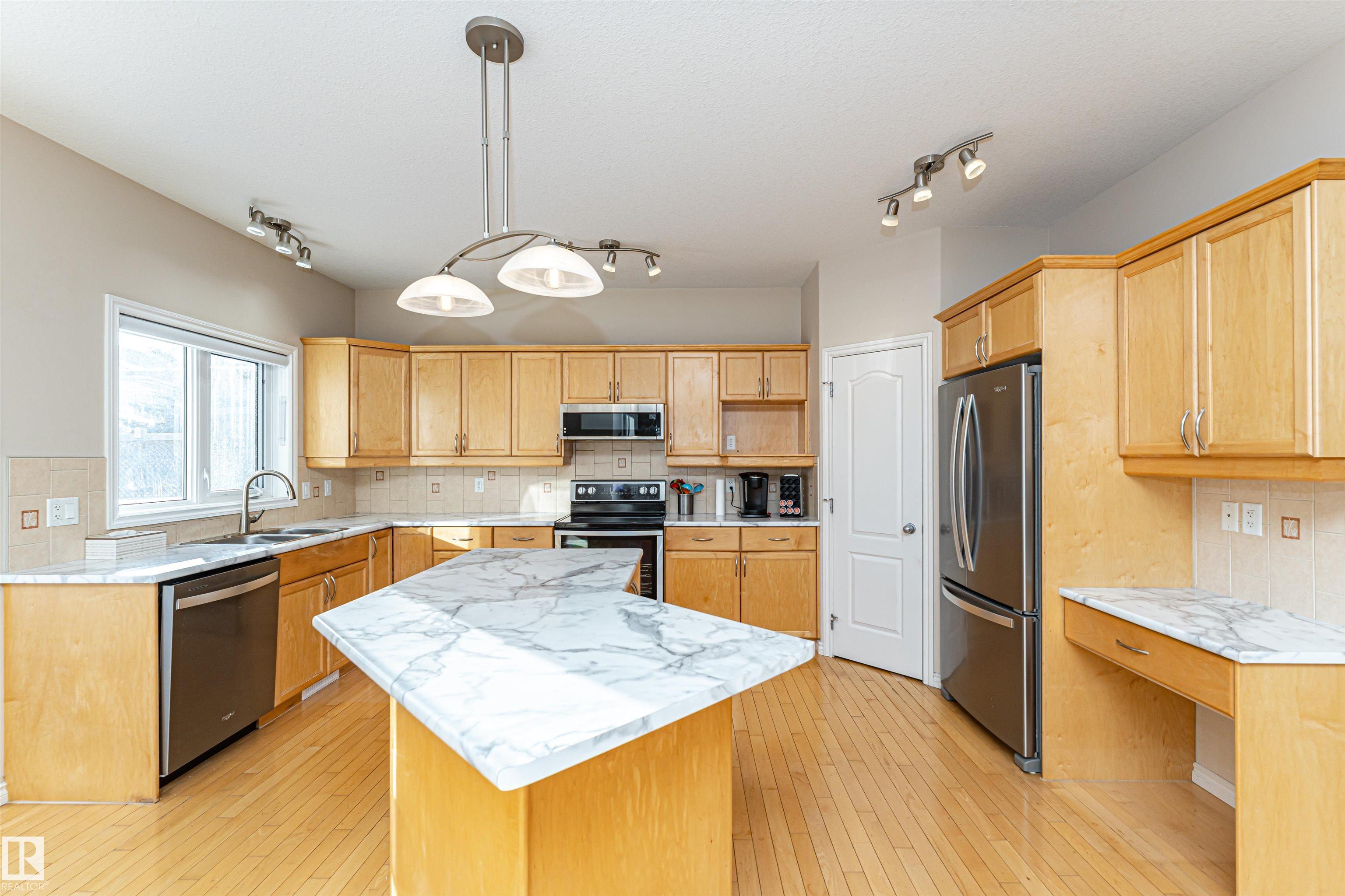Photo 12 at 1915 126 Street SW, Rutherford, Edmonton