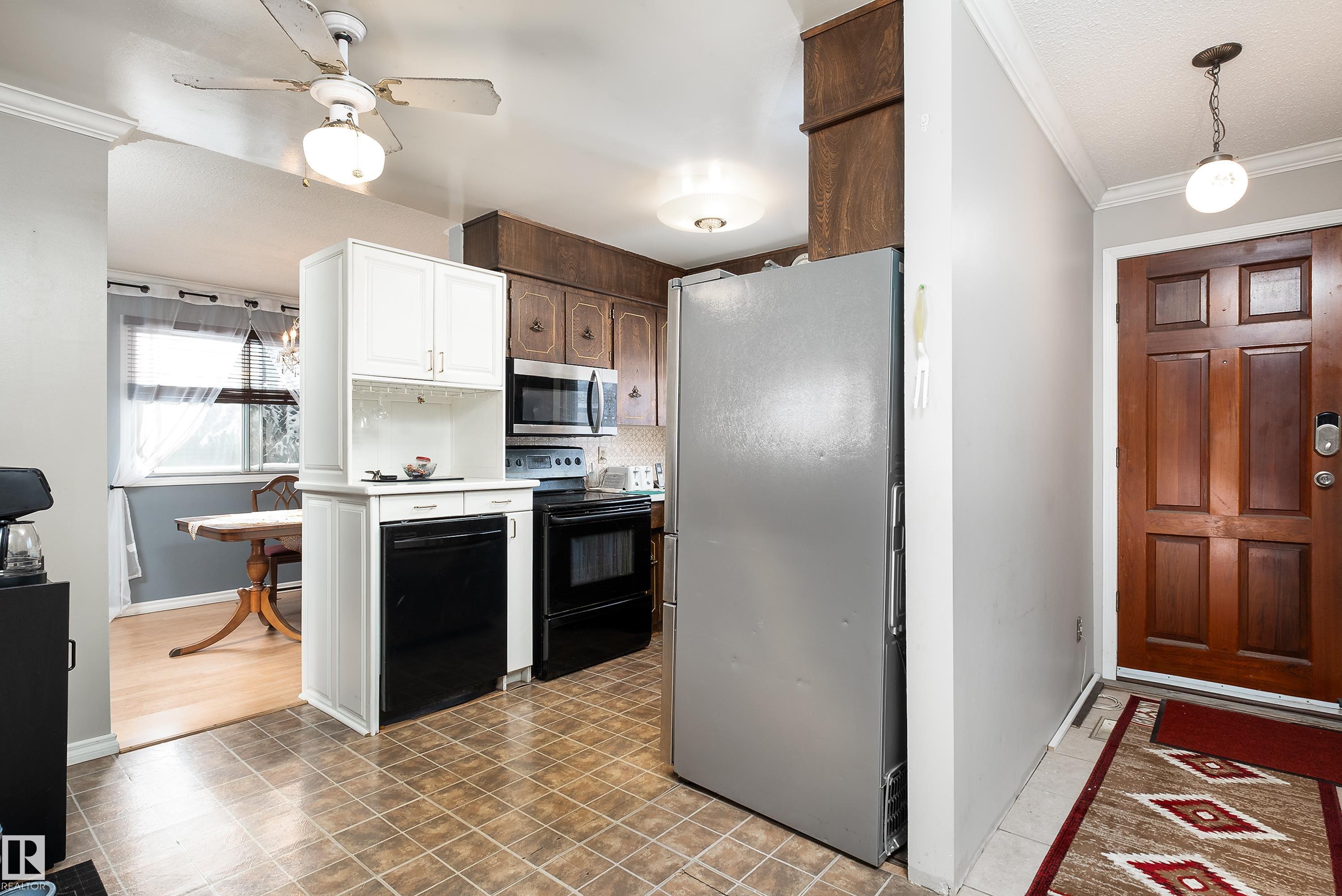 Photo 12 at 3424 65 Street NW, Hillview, Edmonton