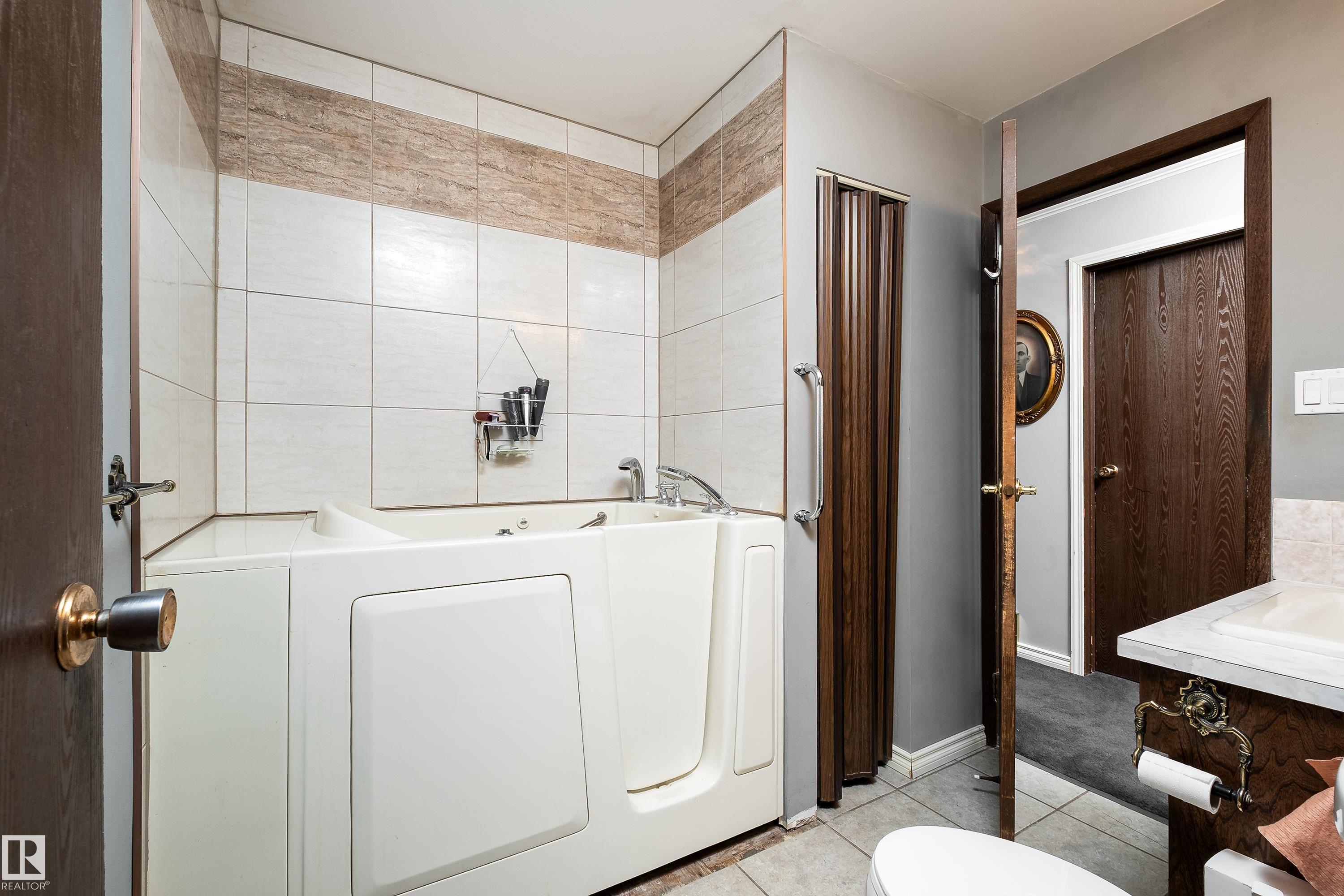 Photo 19 at 3424 65 Street NW, Hillview, Edmonton