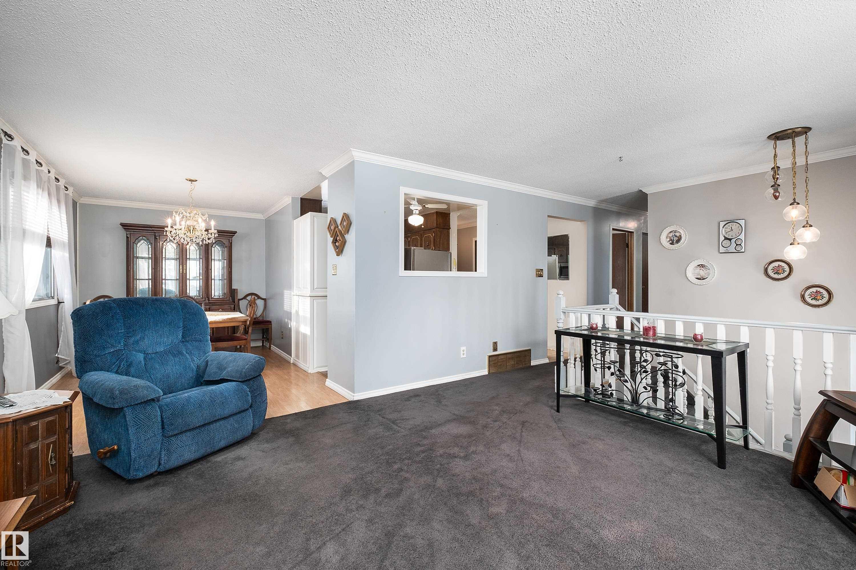 Photo 10 at 3424 65 Street NW, Hillview, Edmonton