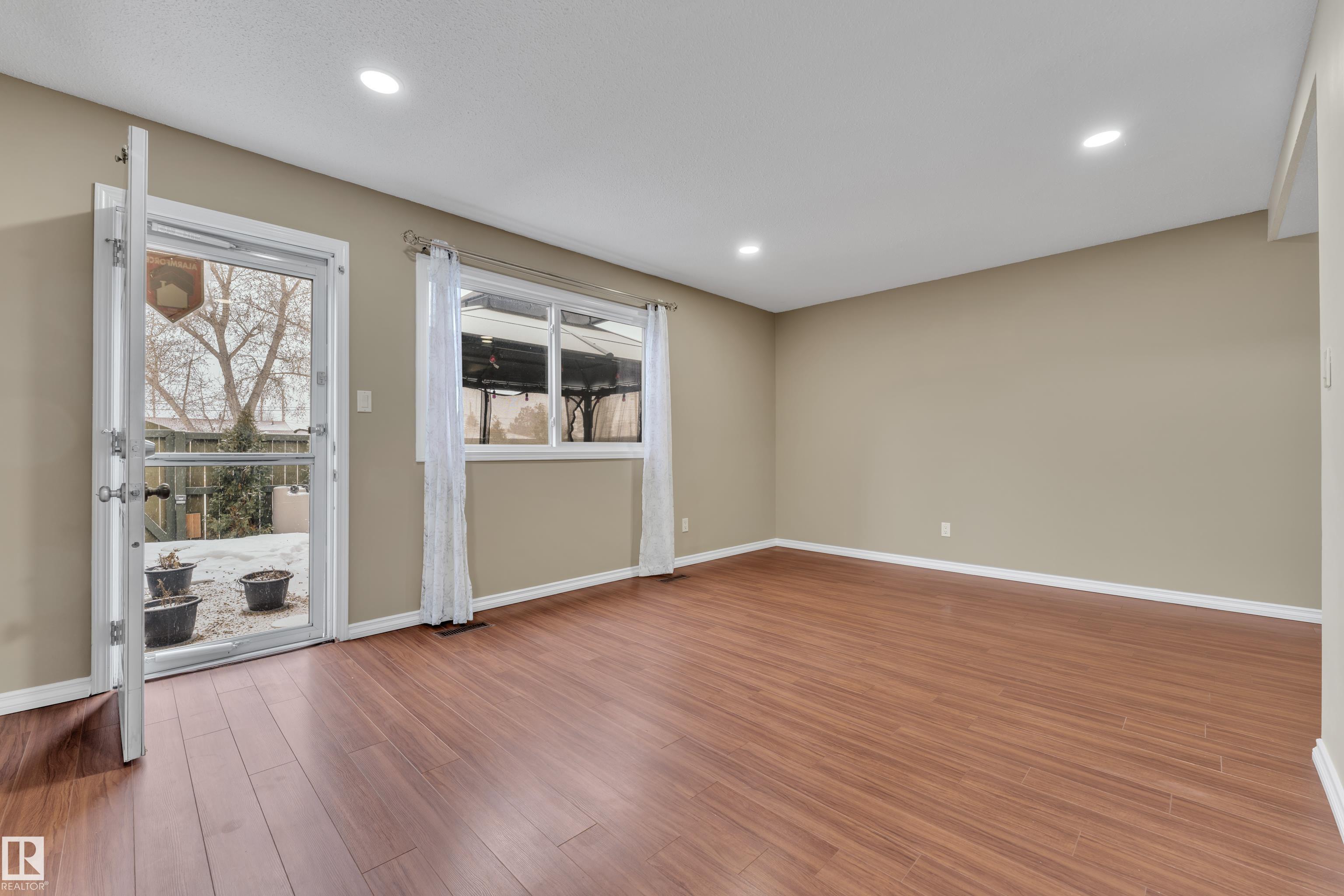 Photo 11 at 896 Abbottsfield Road NW, Abbottsfield, Edmonton