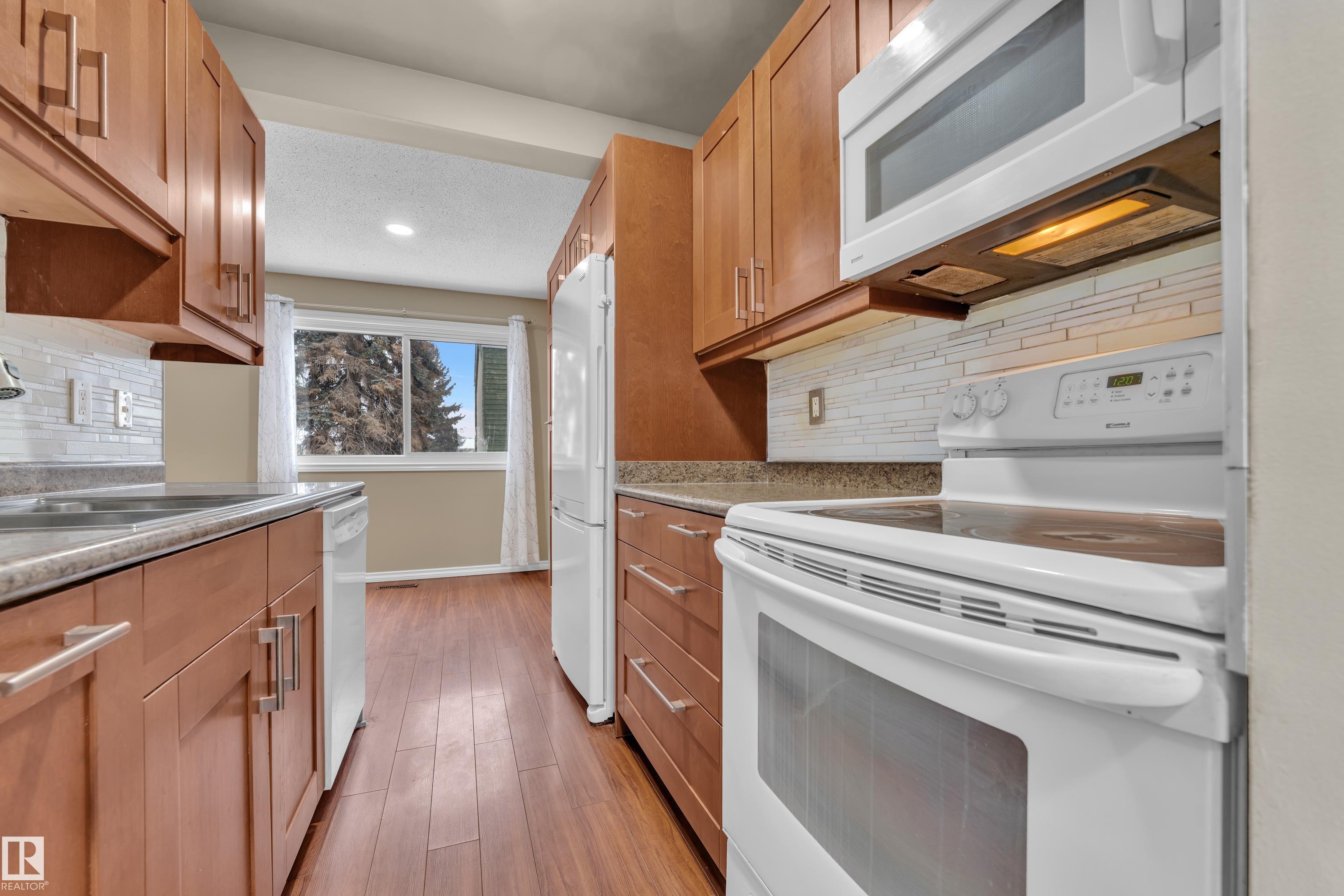 Photo 12 at 896 Abbottsfield Road NW, Abbottsfield, Edmonton