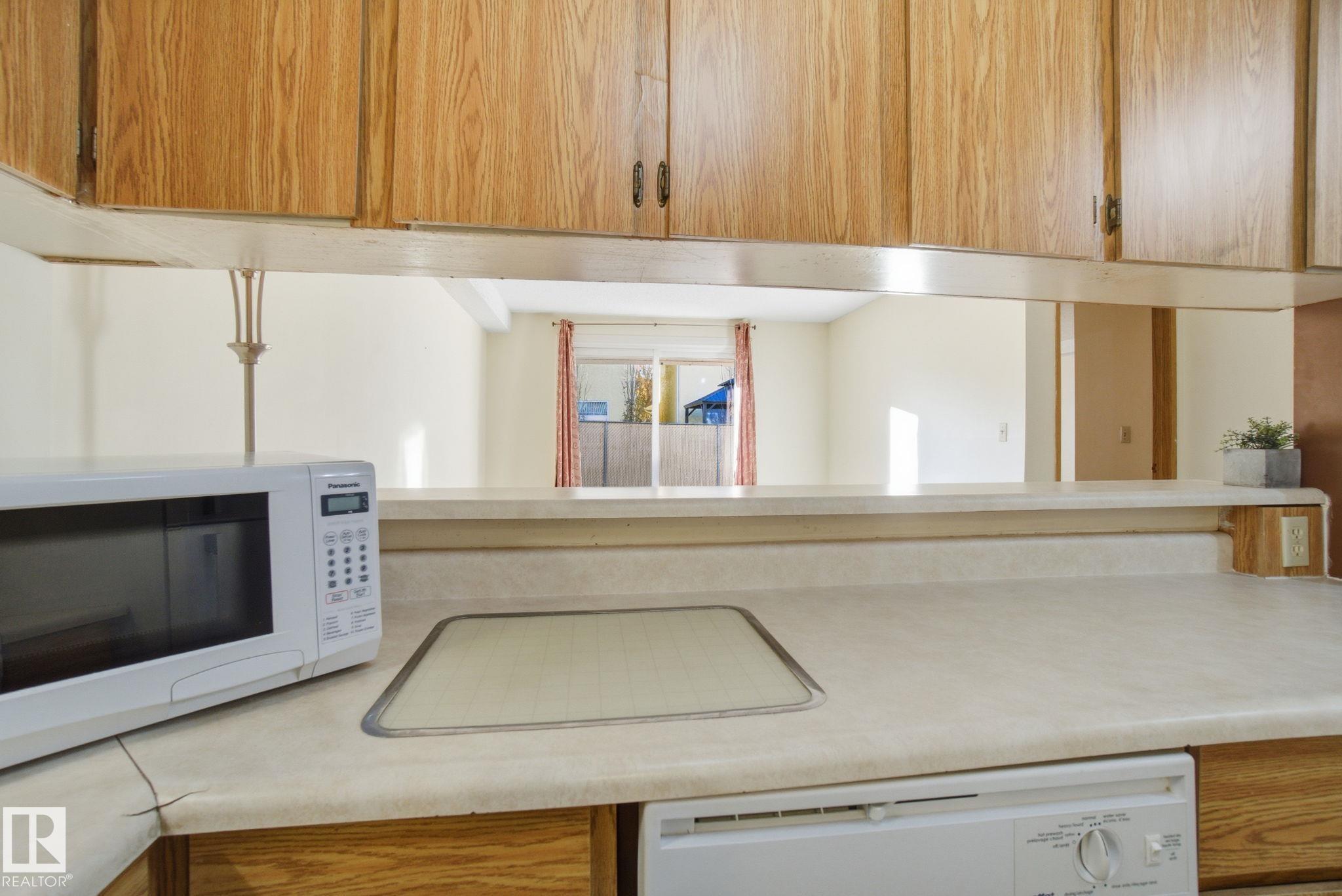 Photo 12 at 109 - 2624 Mill Woods Road E NW, Weinlos, Edmonton