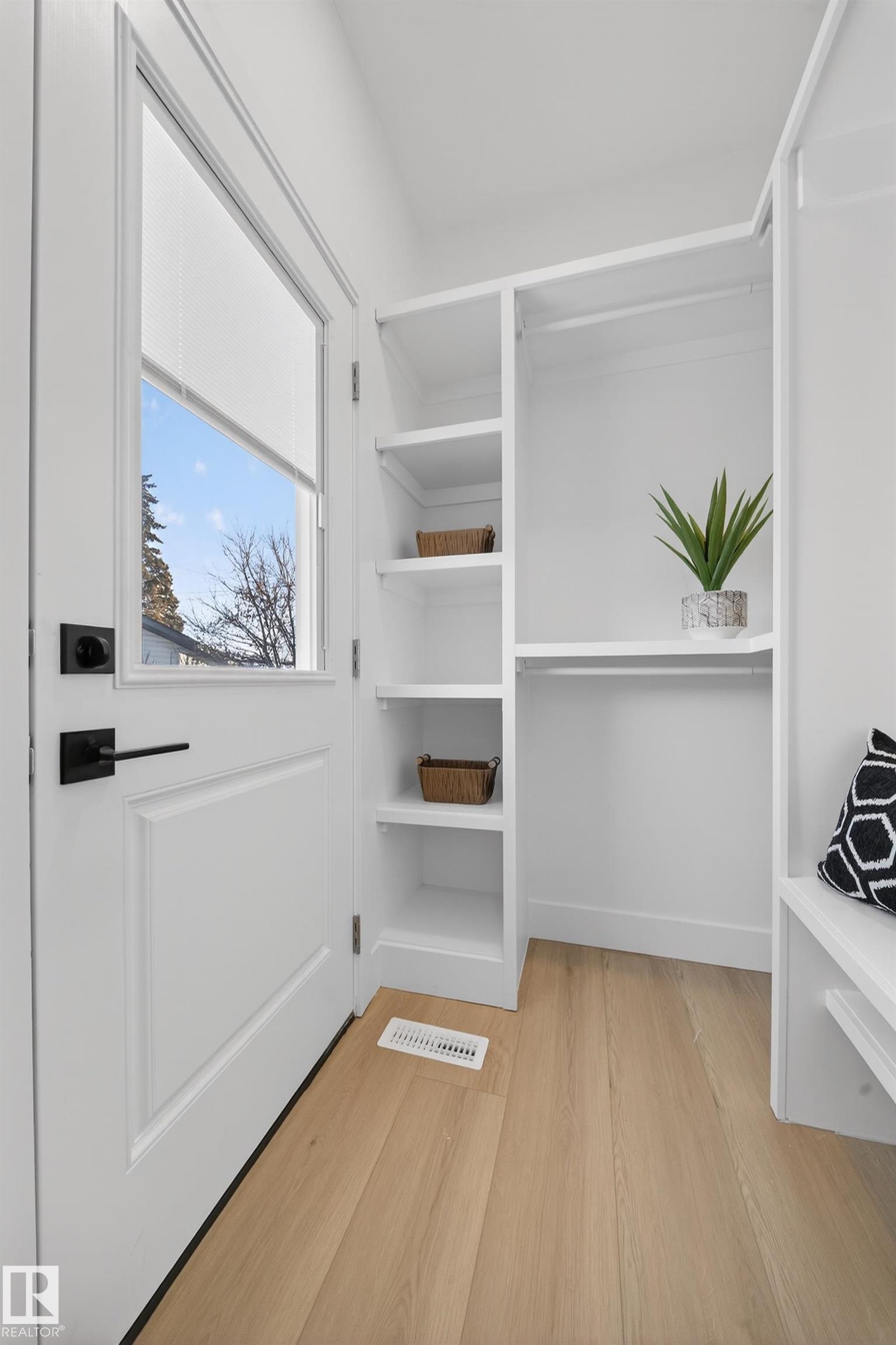 https://zimg.paragon.ice.com/ParagonImages/Property/PM/RAE/225387152/30/0/0/f3702ec3377a501eb97947f0655b74e2/1/a0b29db97501610a16498bc5690d4c1e/225387152-178b09fd-ab06-4612-82a0-e6965951c97e.JPG