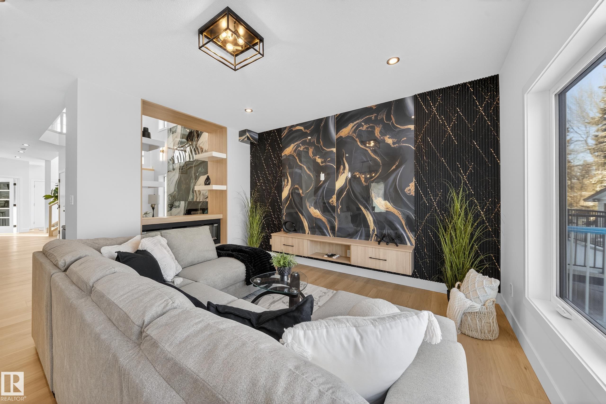 https://zimg.paragon.ice.com/ParagonImages/Property/PM/RAE/225387152/9/0/0/874cda81143aecacbc0538de59df37cb/1/a0b29db97501610a16498bc5690d4c1e/225387152-5ffe18d3-0e8b-4664-b6fe-2ddc6a6cea0e.JPG