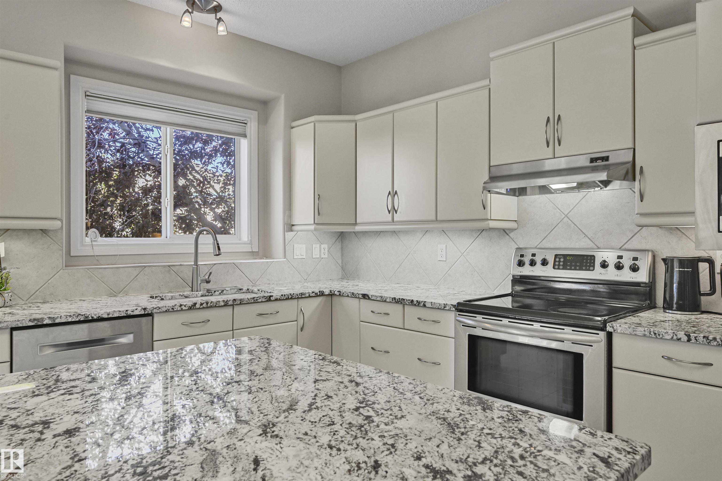 Photo 11 at 1516 Thorogood Close NW, Terwillegar Towne, Edmonton