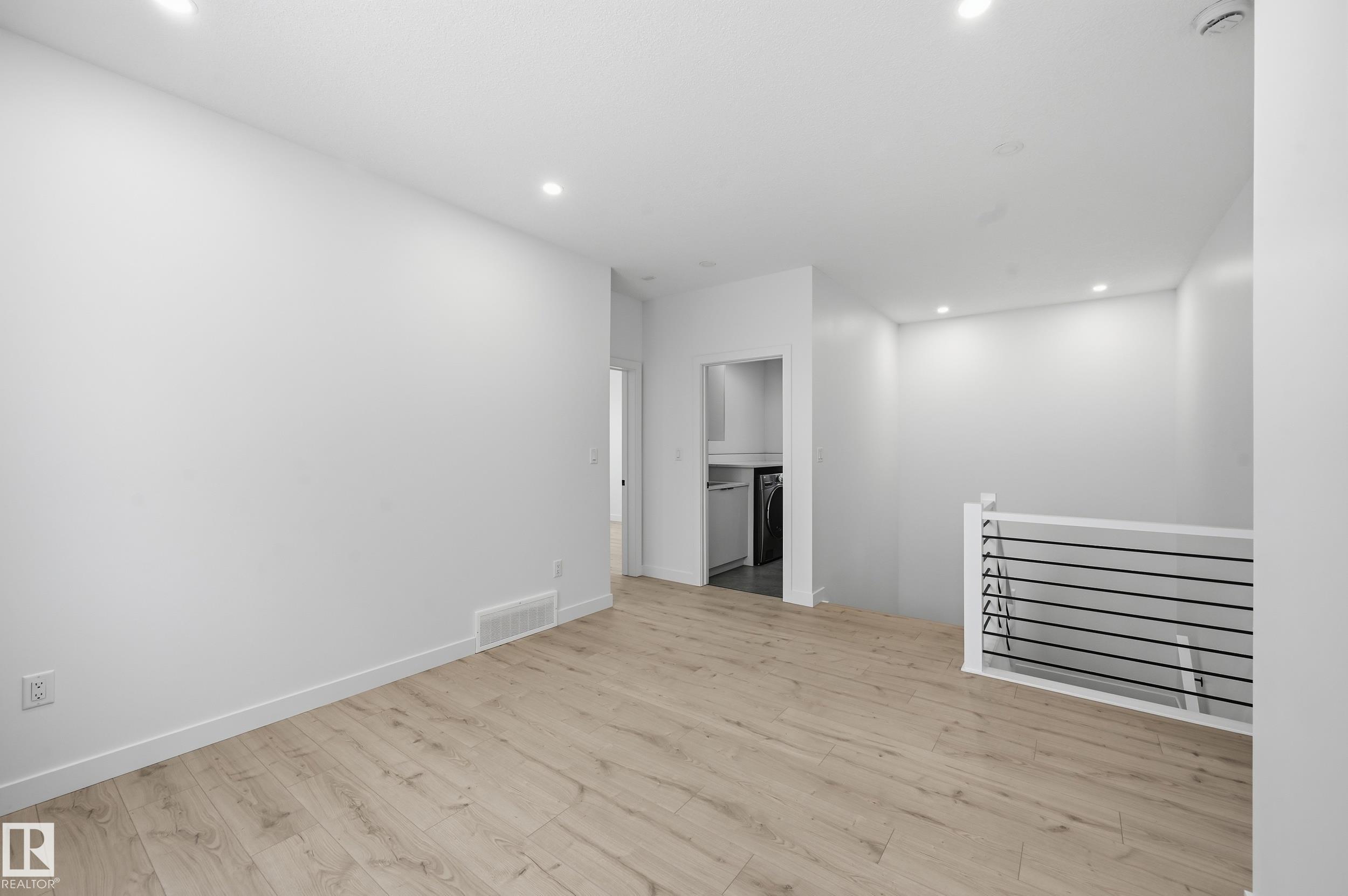 https://zimg.paragon.ice.com/ParagonImages/Property/PM/RAE/225387157/24/0/0/066185aebf35de65402fcf99b9a9d6ae/1/c5a772a1adaabda93f150526f49db615/225387157-b5672573-1b43-4a2c-978f-d1cdf22414fa.JPG