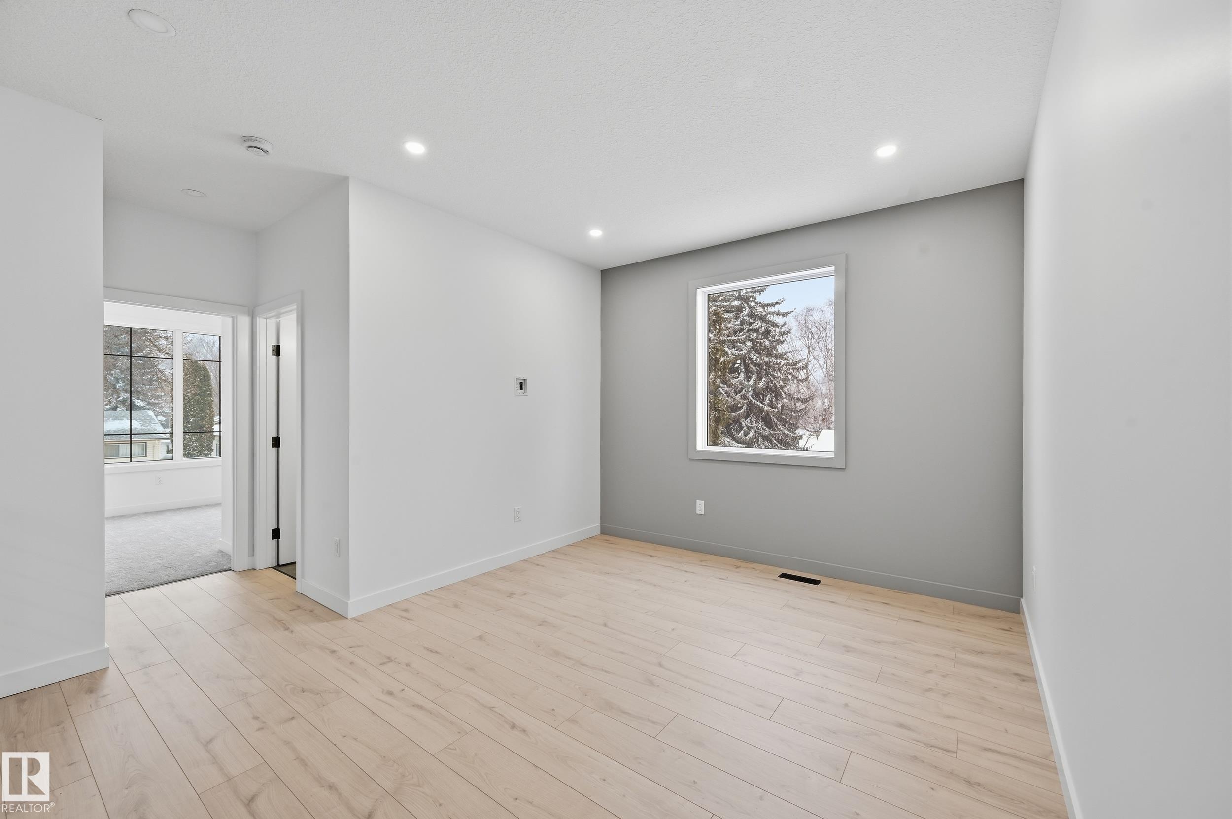 https://zimg.paragon.ice.com/ParagonImages/Property/PM/RAE/225387157/26/0/0/558811b5ecea6cacfe8a83cc8fc91666/1/c5a772a1adaabda93f150526f49db615/225387157-0c0cafab-68d4-4654-a52c-c0fed2fc4f5b.JPG