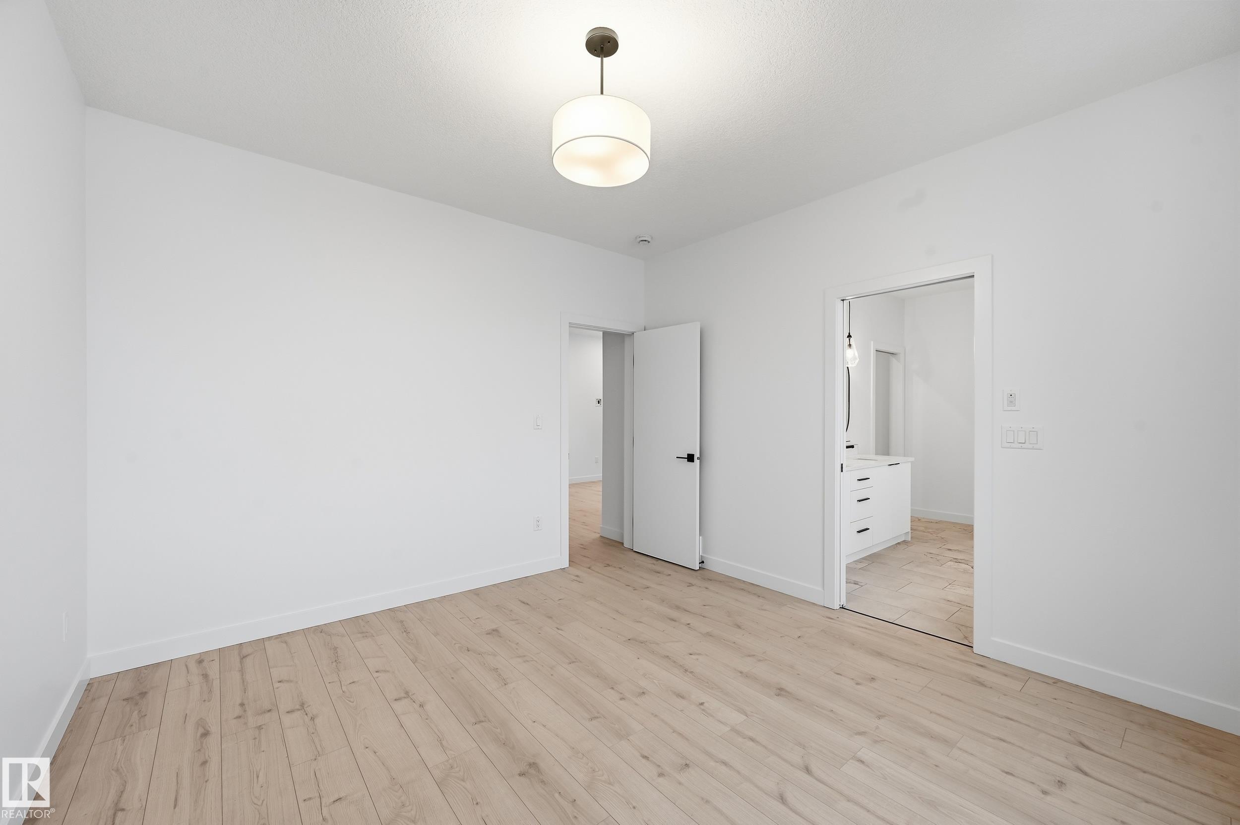 https://zimg.paragon.ice.com/ParagonImages/Property/PM/RAE/225387157/29/0/0/59851b3ab2d9aa60db2bcfb77f88d521/1/c5a772a1adaabda93f150526f49db615/225387157-d335697c-37cd-4295-8764-d13f61af7d03.JPG