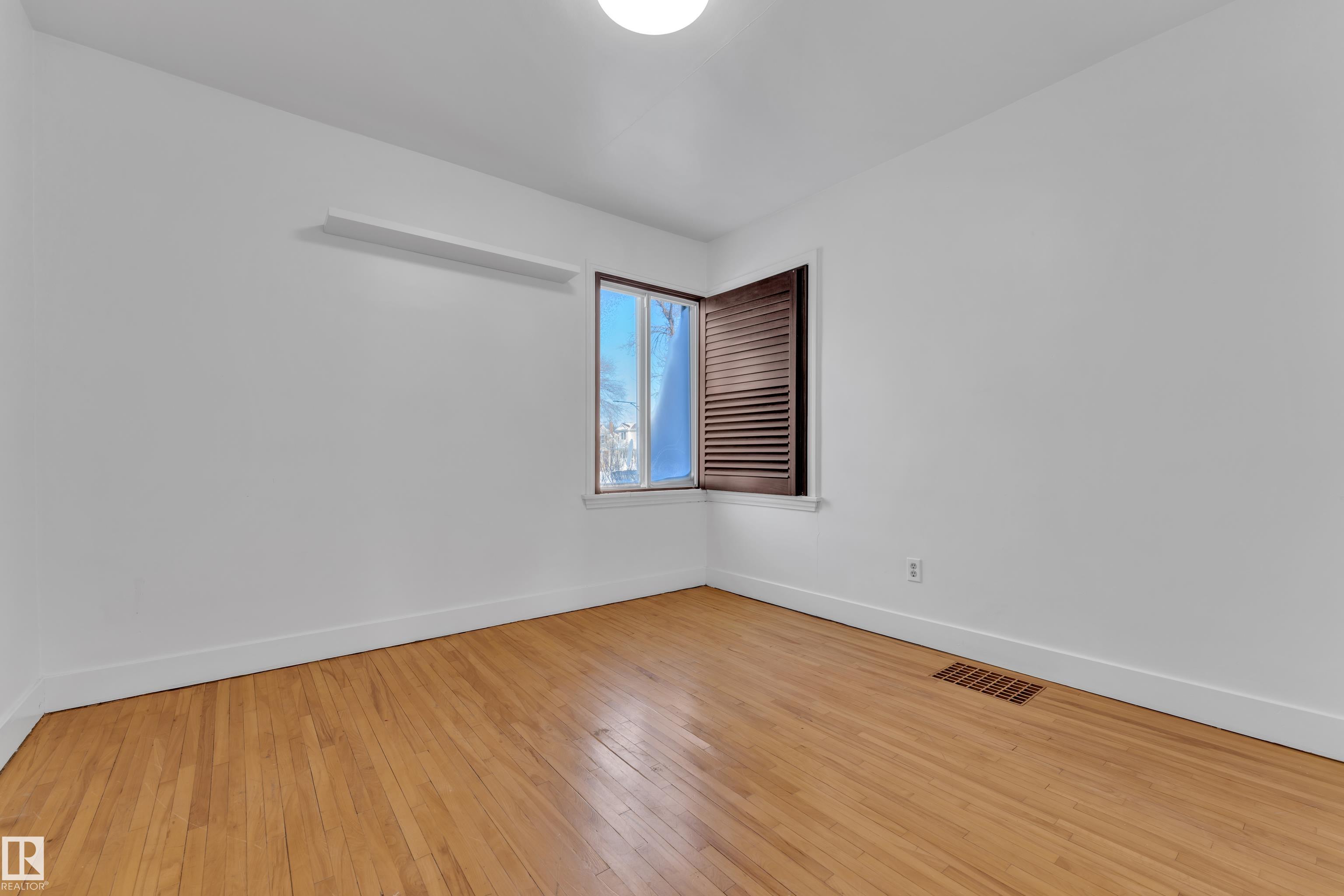 Photo 15 at 12410 79 Street NW, Elmwood Park, Edmonton