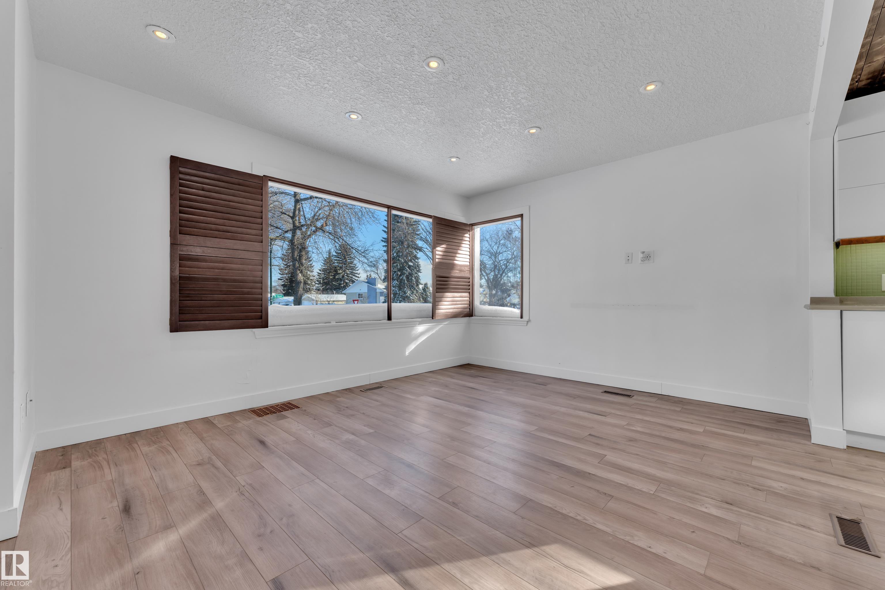 Photo 8 at 12410 79 Street NW, Elmwood Park, Edmonton