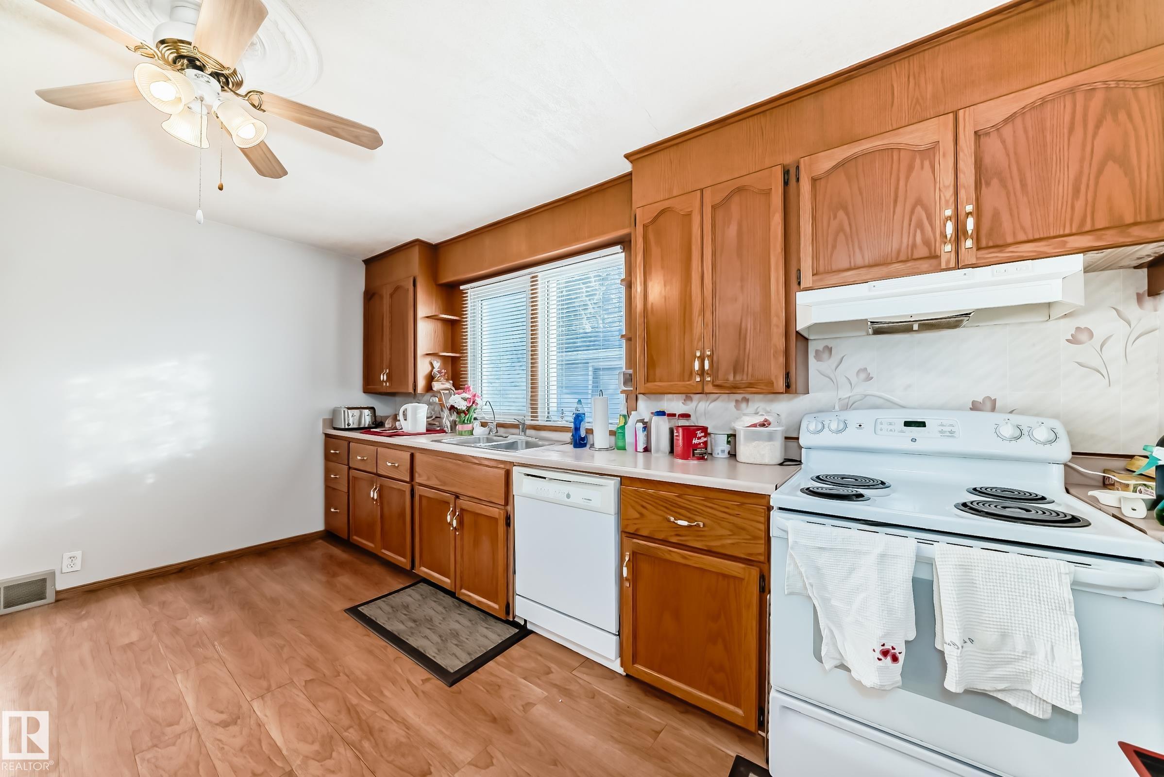 Photo 10 at 9716 162 Street NW, Glenwood, Edmonton