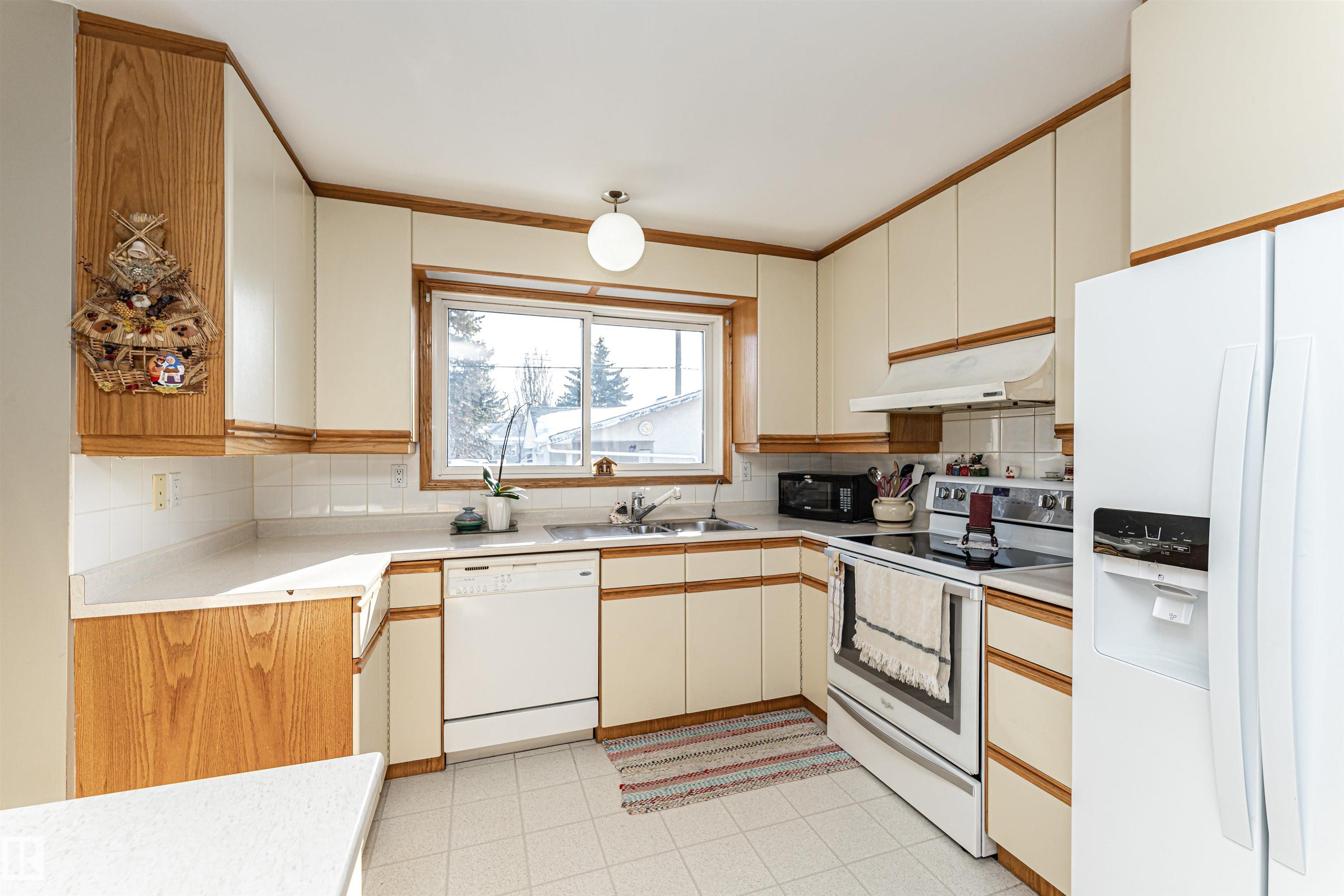 Photo 15 at 11123 50 Avenue NW, Malmo Plains, Edmonton