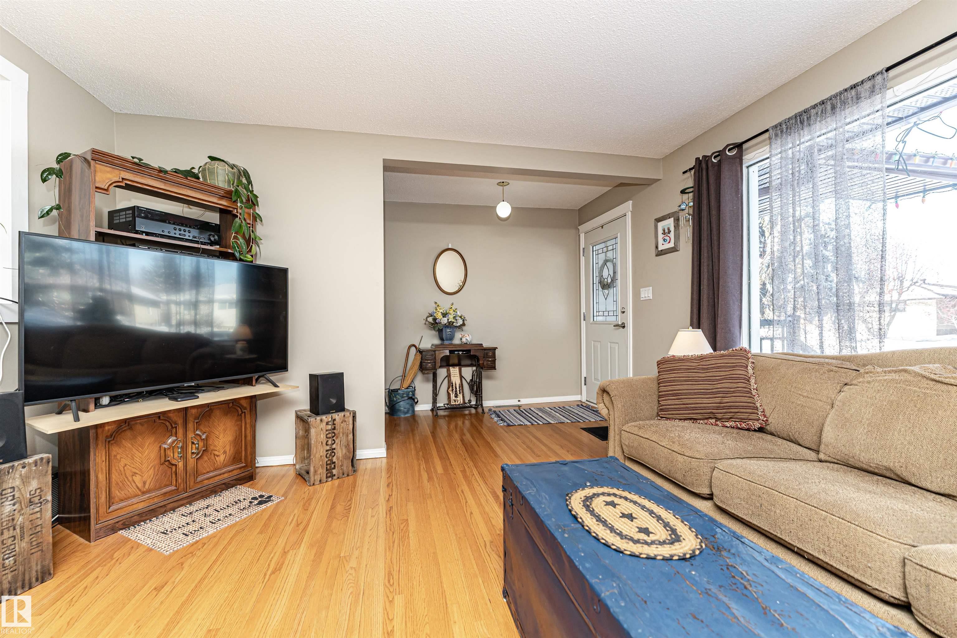 Photo 9 at 11123 50 Avenue NW, Malmo Plains, Edmonton