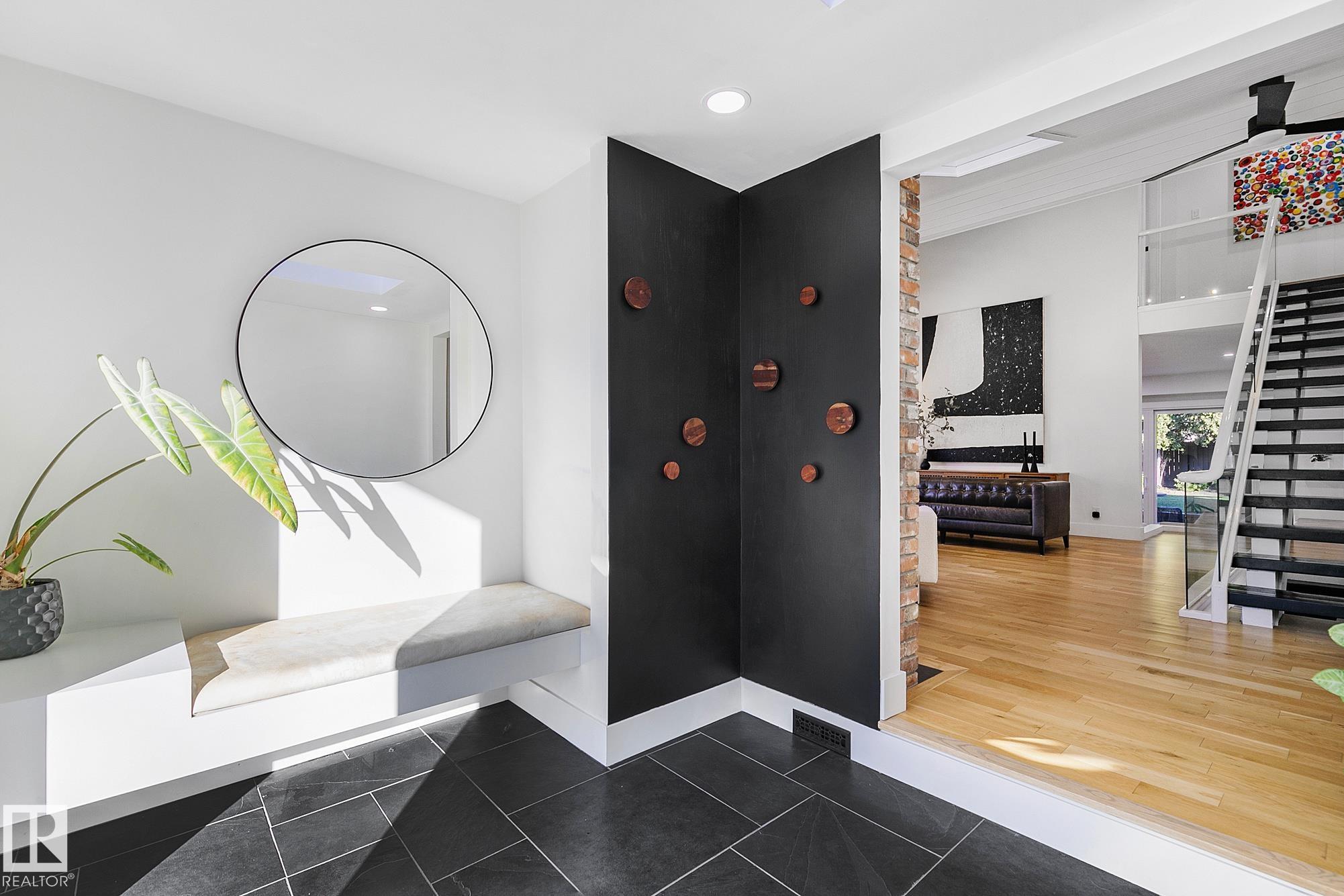 Picture for 100 WOLF WILLOW CR NW