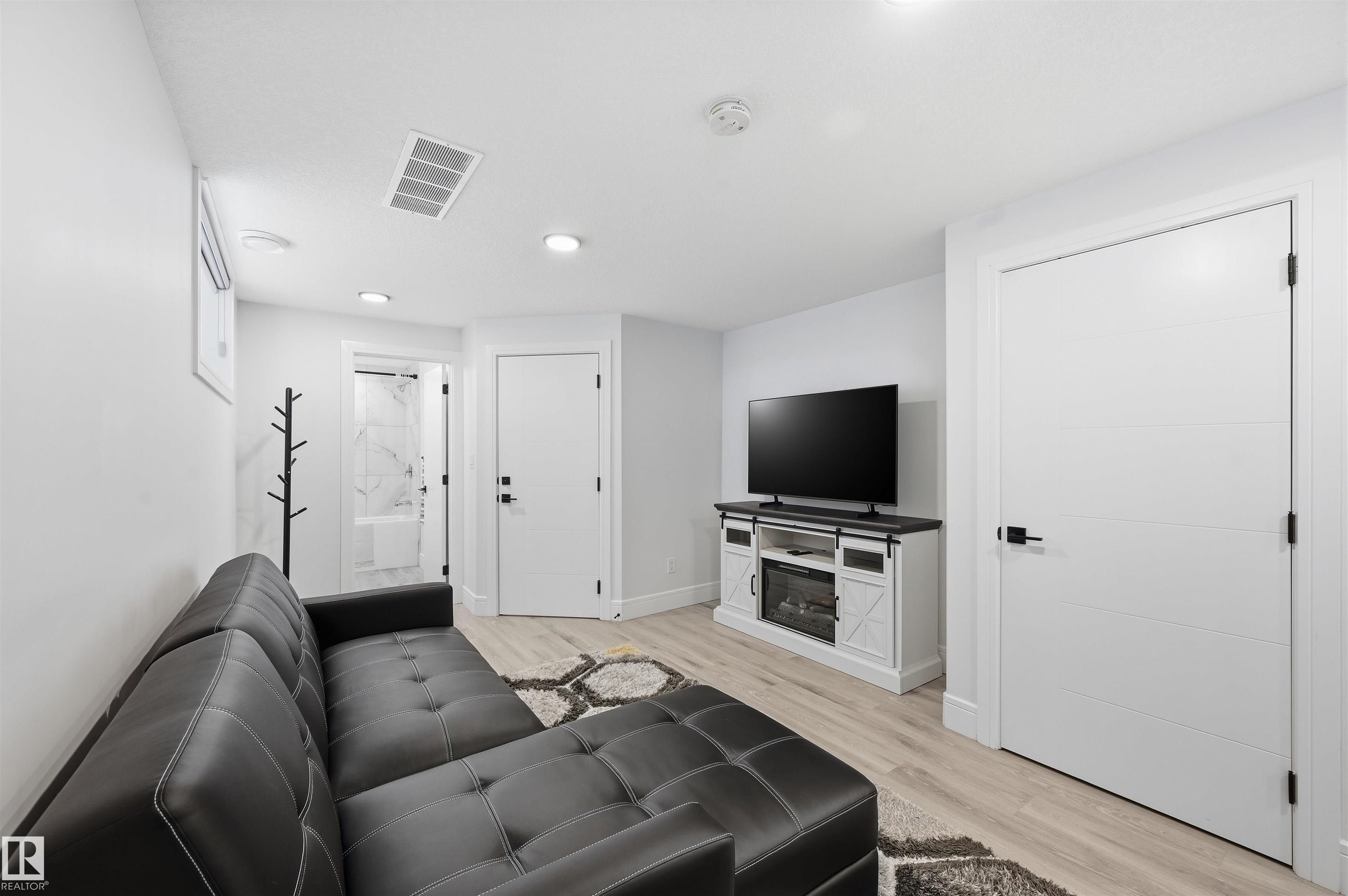 Photo 43 at 10909 151 Street NW, High Park, Edmonton