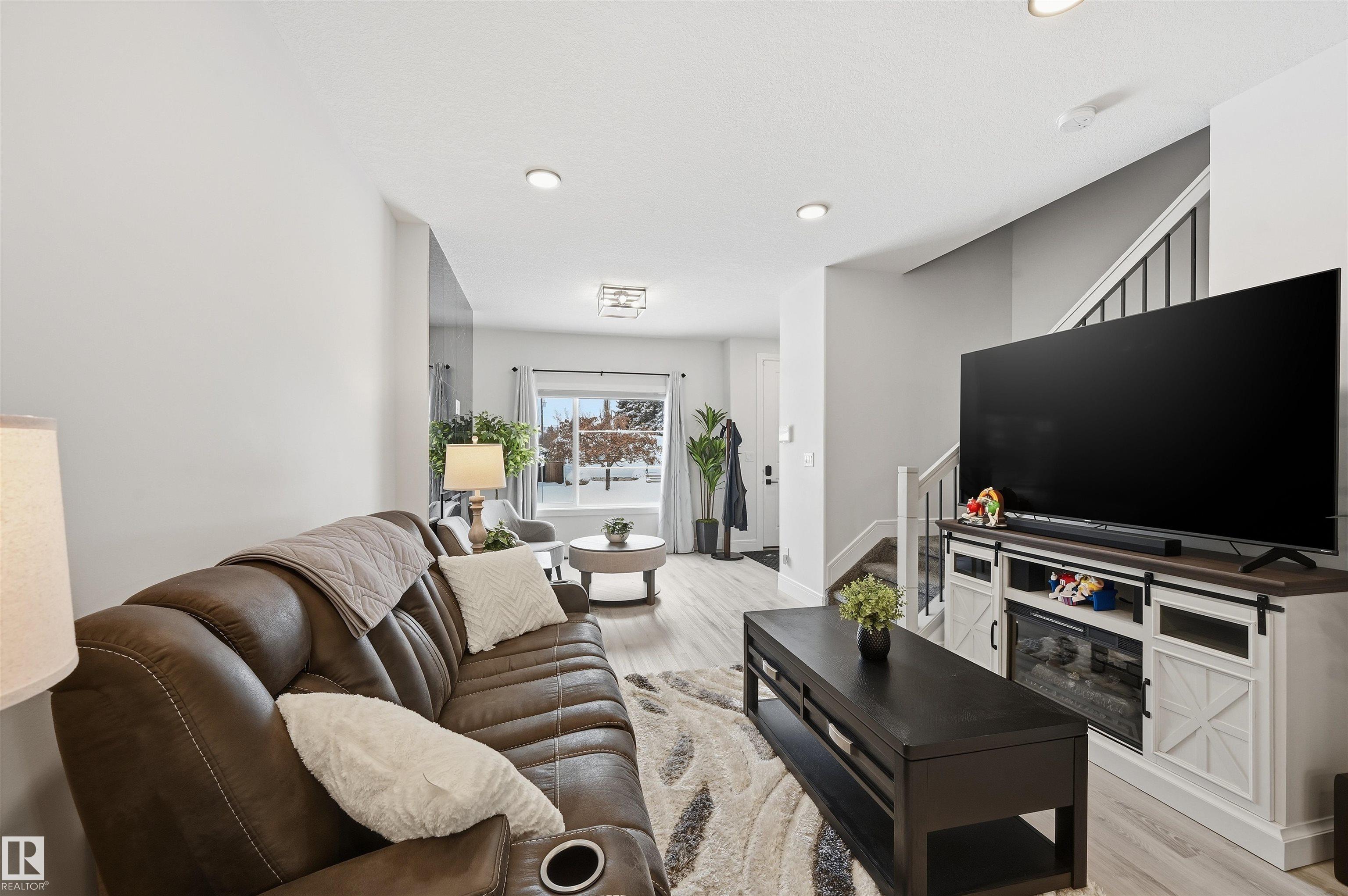 Photo 8 at 10909 151 Street NW, High Park, Edmonton