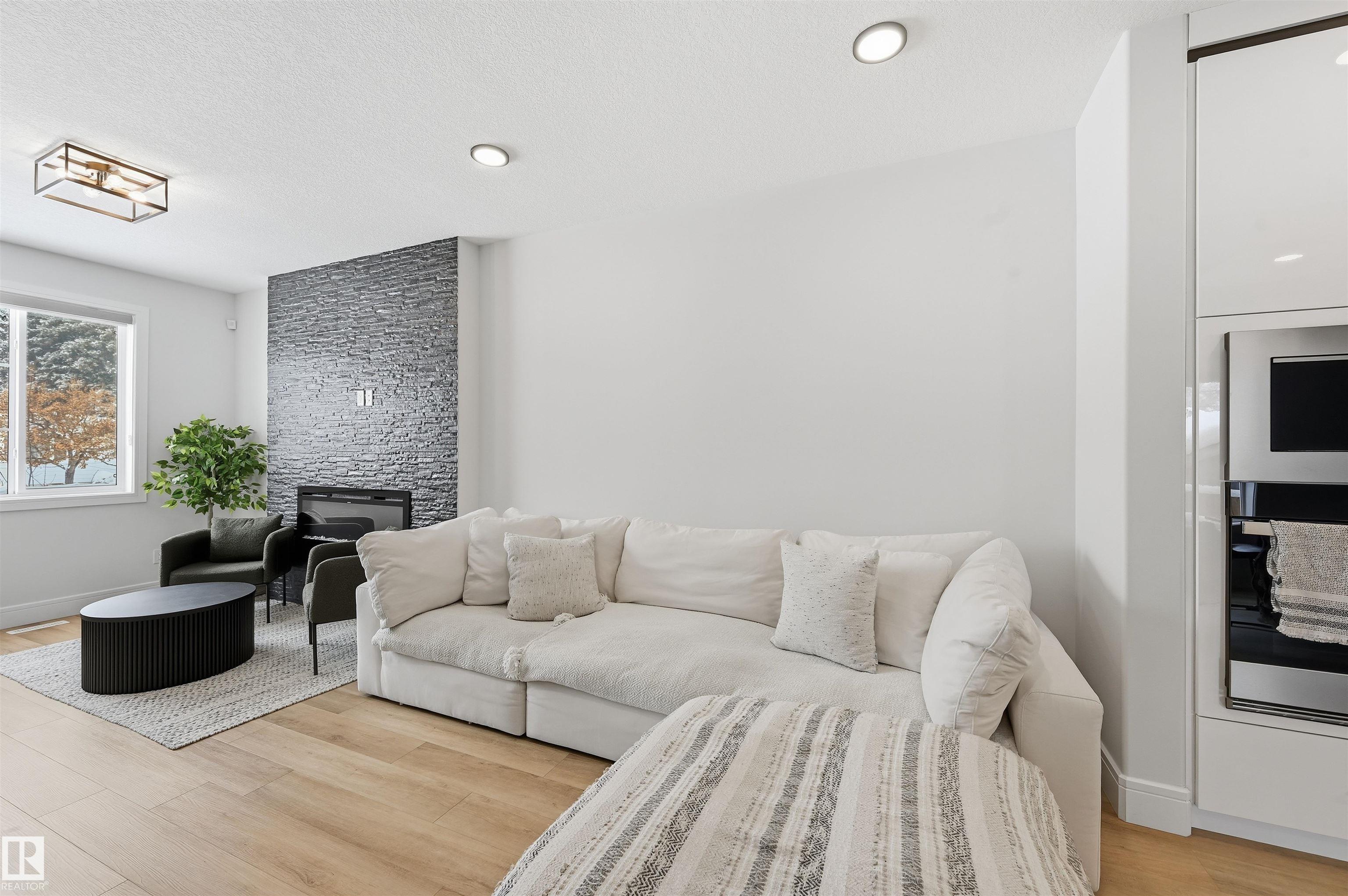 Photo 7 at 10907 151 Street NW, High Park, Edmonton