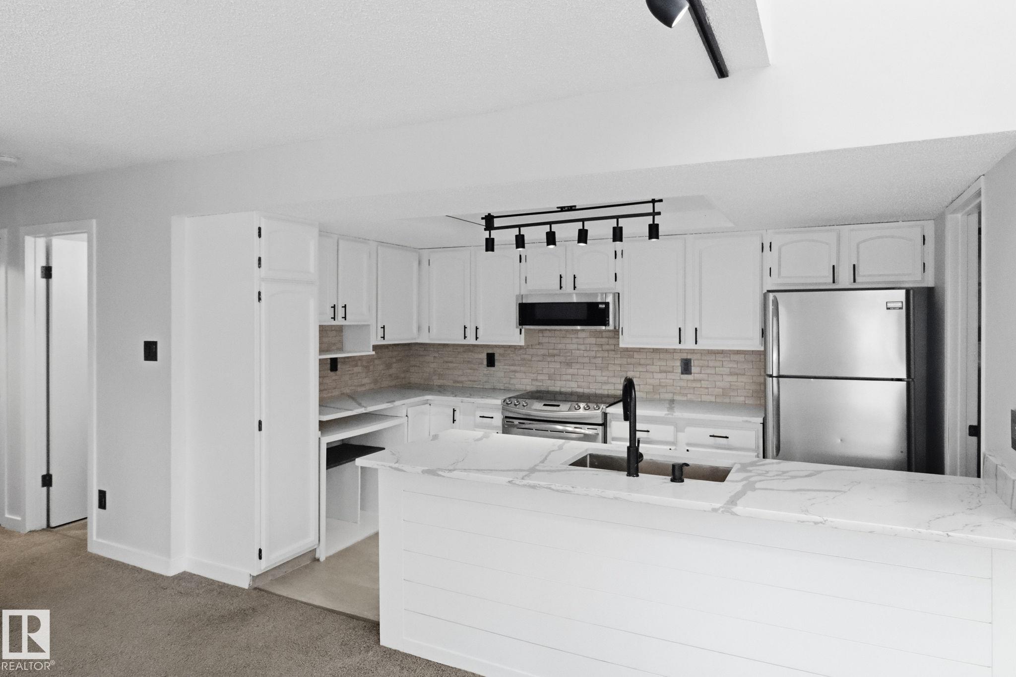 https://zimg.paragon.ice.com/ParagonImages/Property/PM/RAE/225387271/10/0/0/9f58409e02c0a01d795f98781a0d4937/1/64549fb744b550748723bb00461b118e/225387271-4692d53c-e28f-4d53-a5c2-c9f708021dbe.JPG