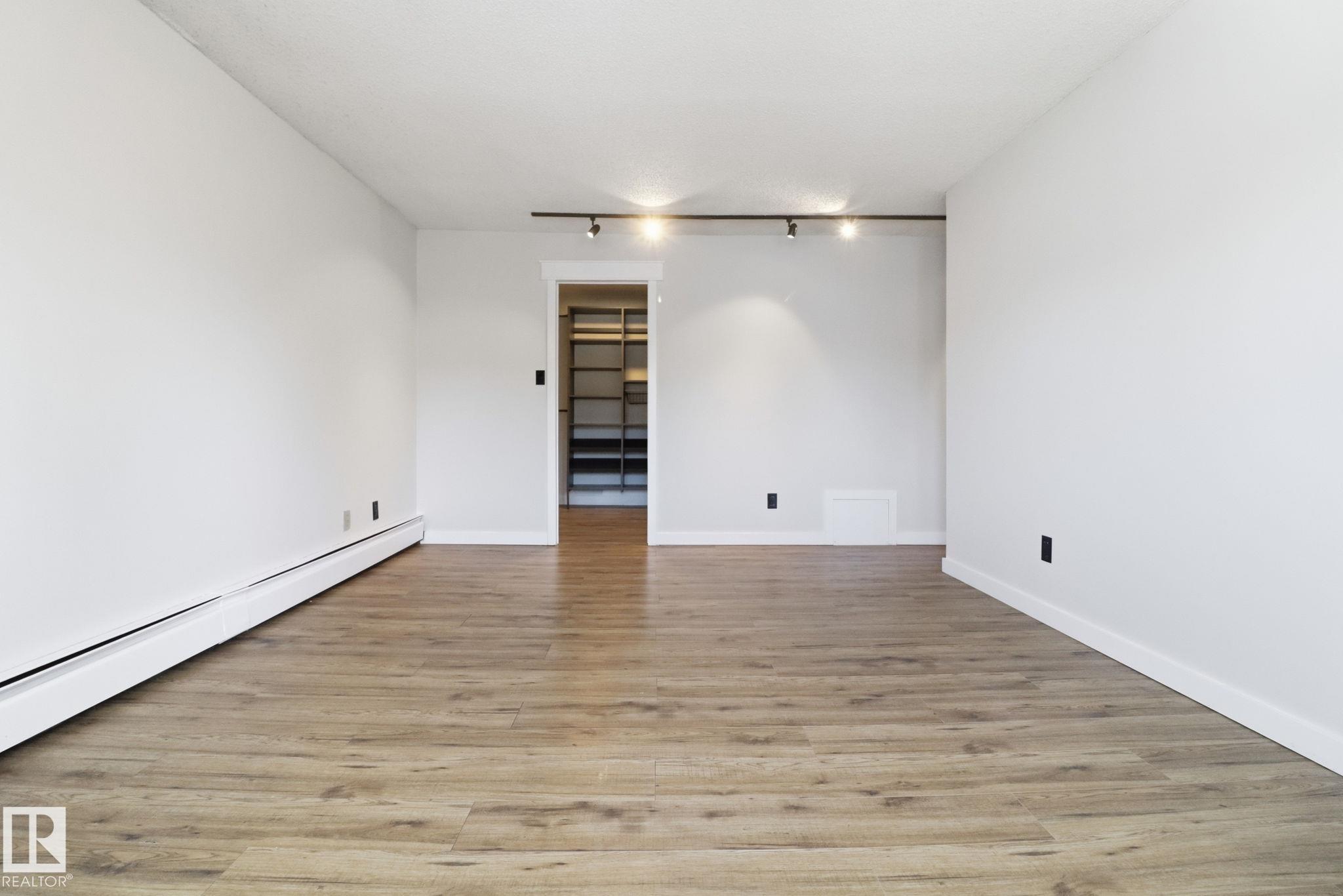 https://zimg.paragon.ice.com/ParagonImages/Property/PM/RAE/225387271/35/0/0/70b3d0f78317343c2b012bd9ae79b0a3/1/64549fb744b550748723bb00461b118e/225387271-4e9111af-0182-4e42-aaf1-acfc7824df96.JPG