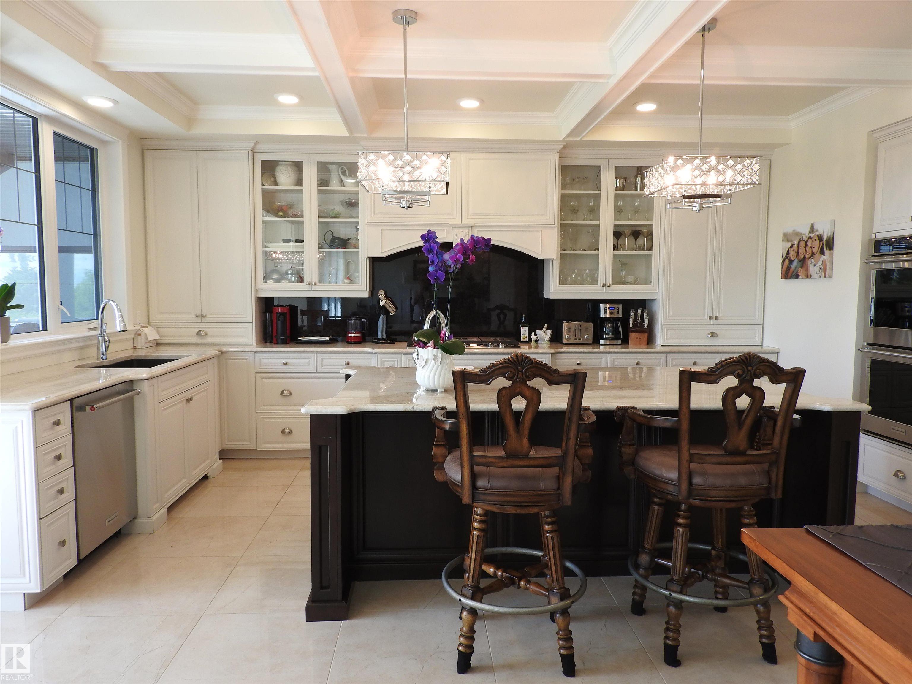 Photo 11 at 1111 Hainstock Green SW, Hays Ridge Area, Edmonton