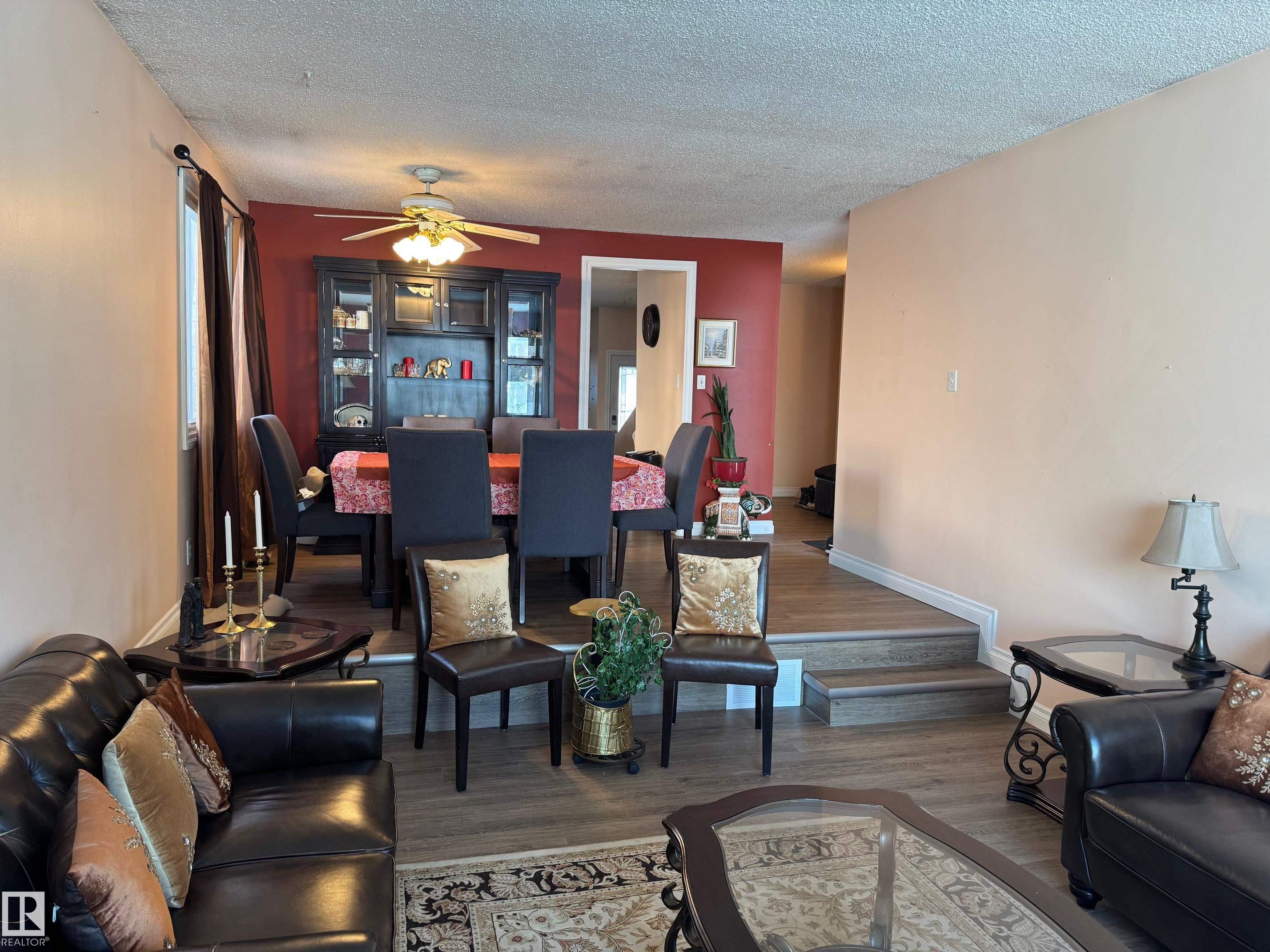 Photo 2 at 3203 74 Street NW, Kameyosek, Edmonton