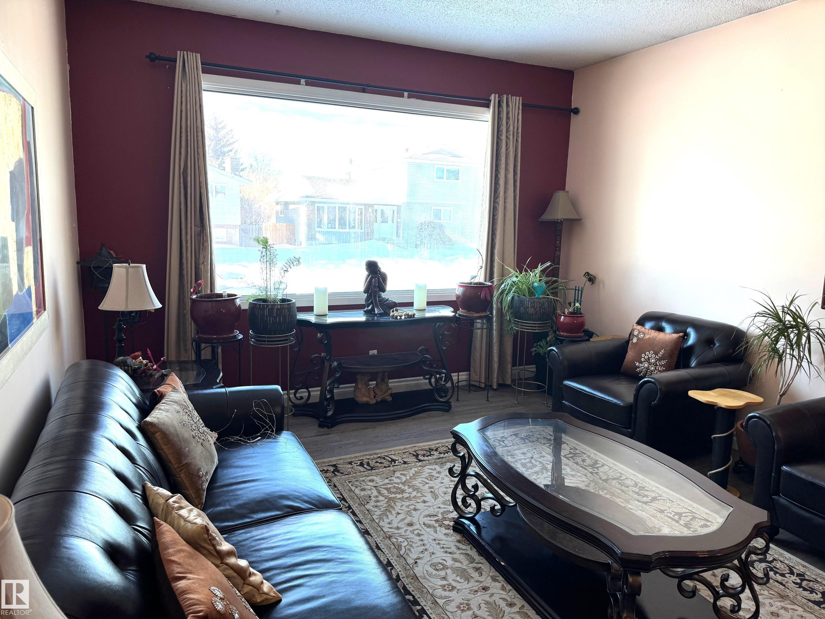 Photo 3 at 3203 74 Street NW, Kameyosek, Edmonton