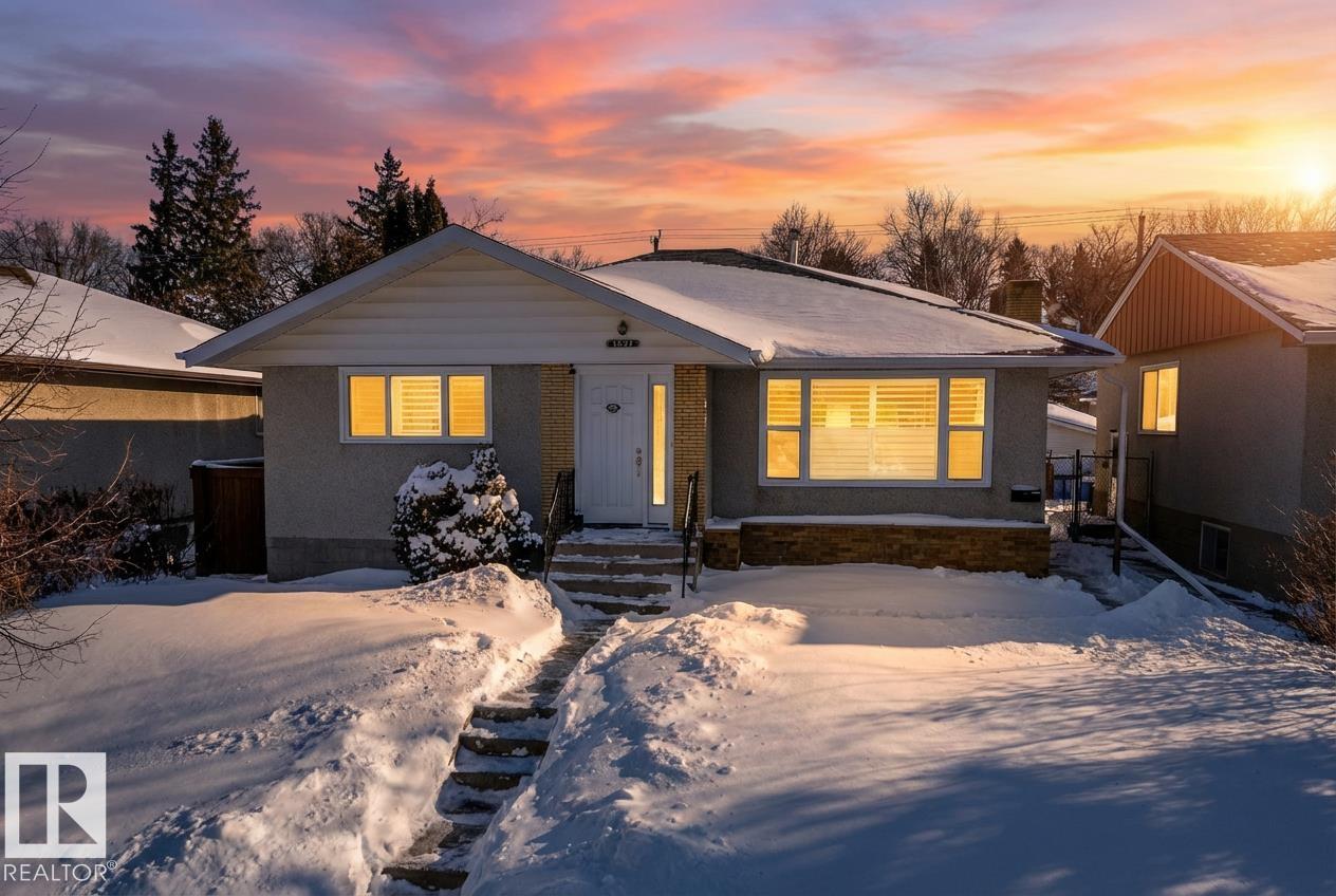 Photo 2 at 9847 79 Street NW, Forest Heights, Edmonton