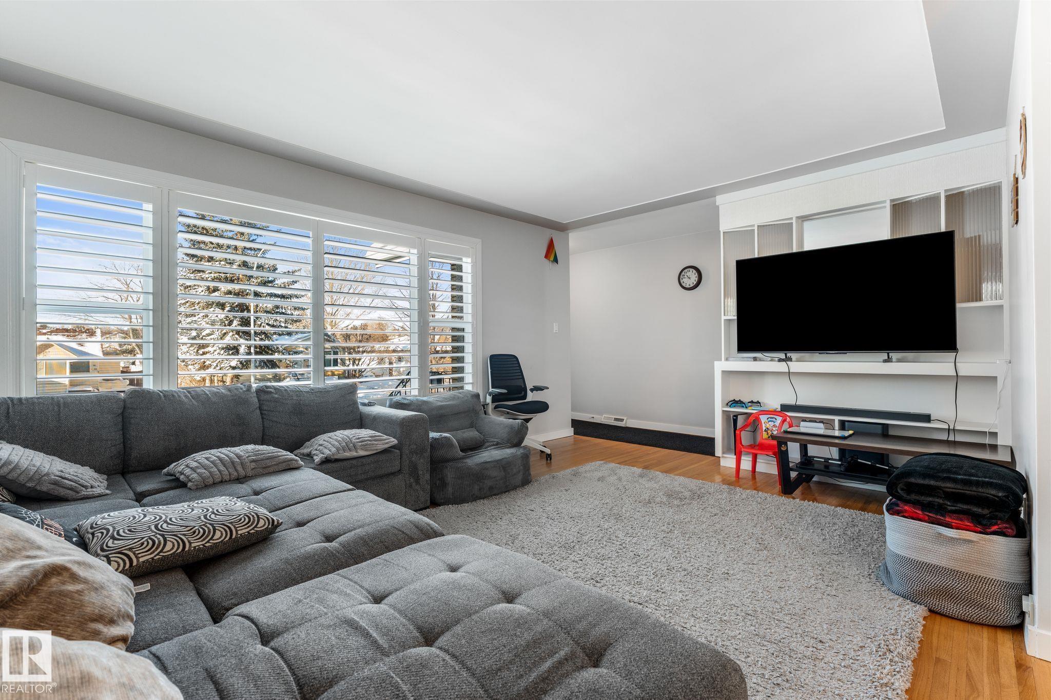 Photo 11 at 9847 79 Street NW, Forest Heights, Edmonton