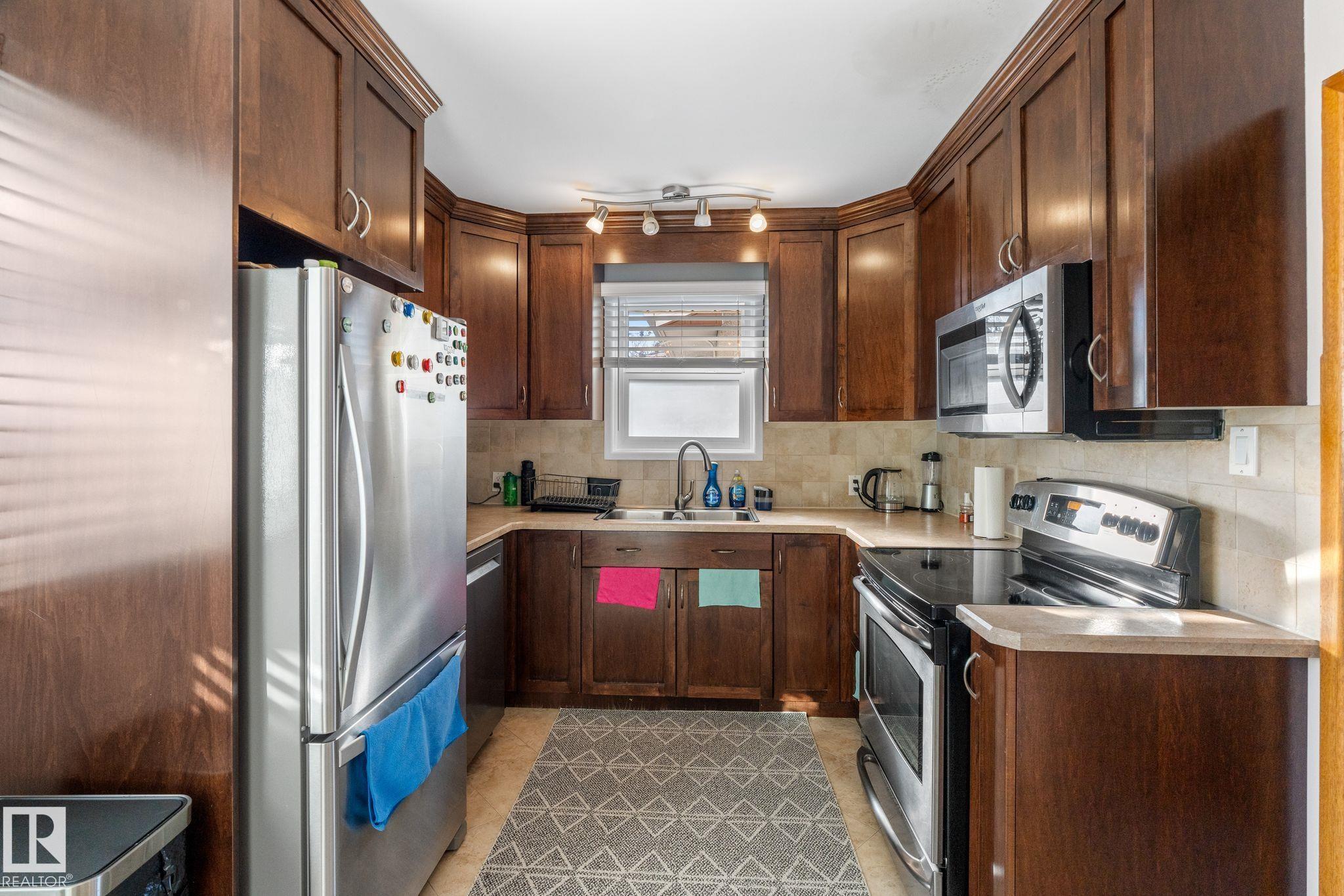 https://zimg.paragon.ice.com/ParagonImages/Property/PM/RAE/225387405/10/0/0/b1c6fef9e462941cf333b06fbb9cdde1/1/7e69681f3431bffbb2bc57656dfef291/225387405-ef83eb76-9110-46f7-9fd4-5ac506191497.JPG