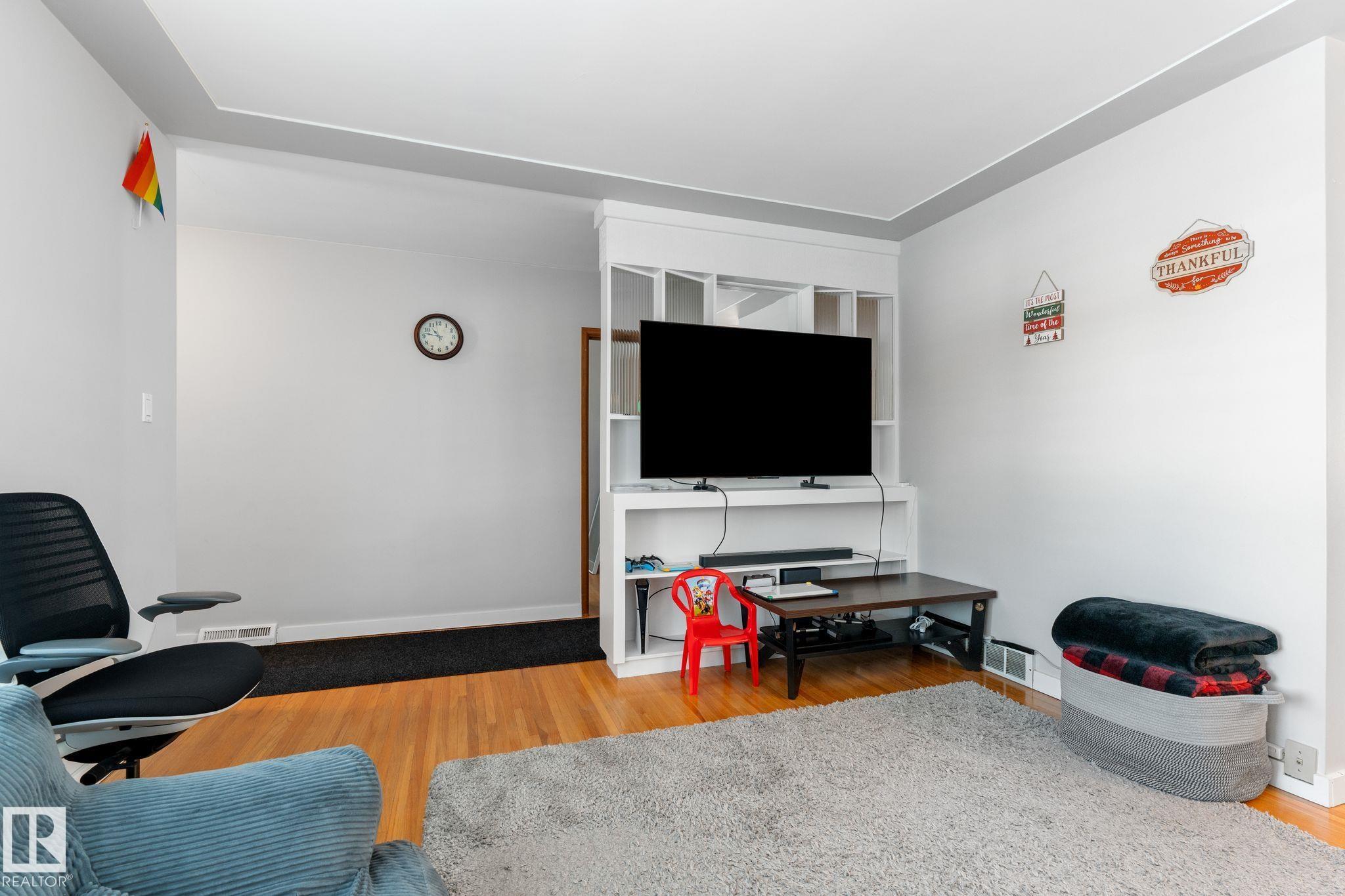 Photo 13 at 9847 79 Street NW, Forest Heights, Edmonton