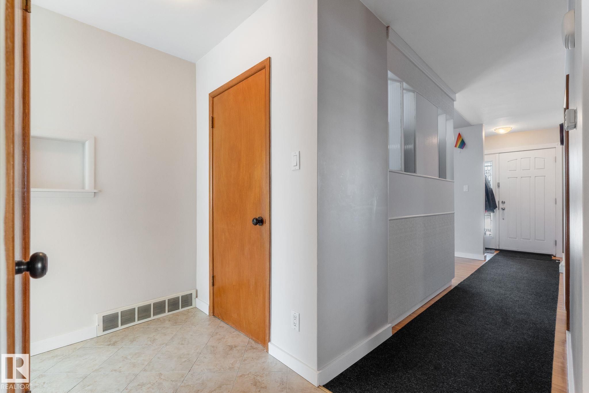 https://zimg.paragon.ice.com/ParagonImages/Property/PM/RAE/225387405/16/0/0/1aed6e9e08292941920a0663b3e92fdf/1/7e69681f3431bffbb2bc57656dfef291/225387405-03be00be-ce00-413a-b2a2-73951bc9999c.JPG