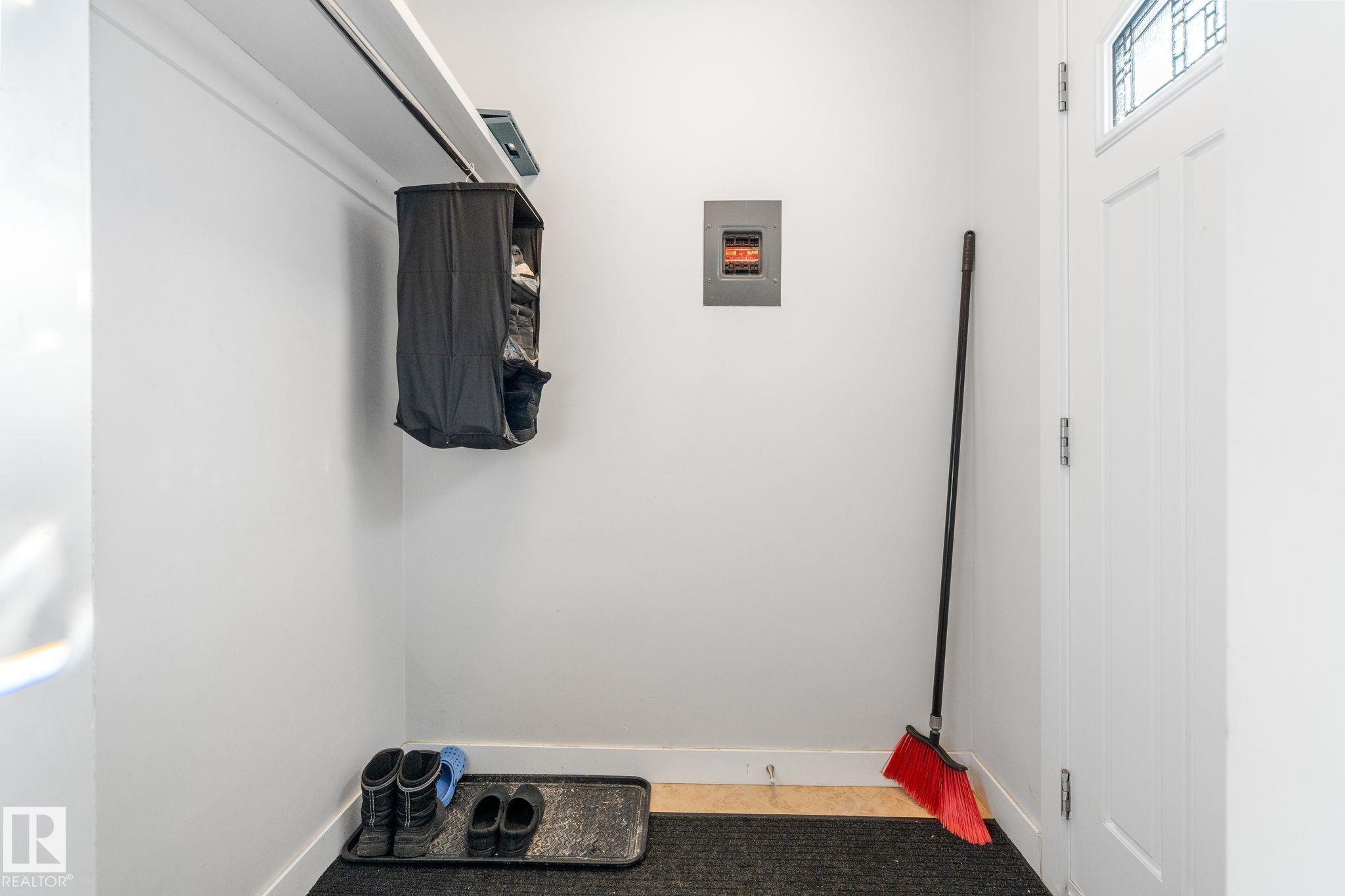 https://zimg.paragon.ice.com/ParagonImages/Property/PM/RAE/225387405/27/0/0/c70e4bf267917277aff6b58875bb7b73/1/7e69681f3431bffbb2bc57656dfef291/225387405-551ca71b-f501-4ee3-97af-66072c026abb.JPG