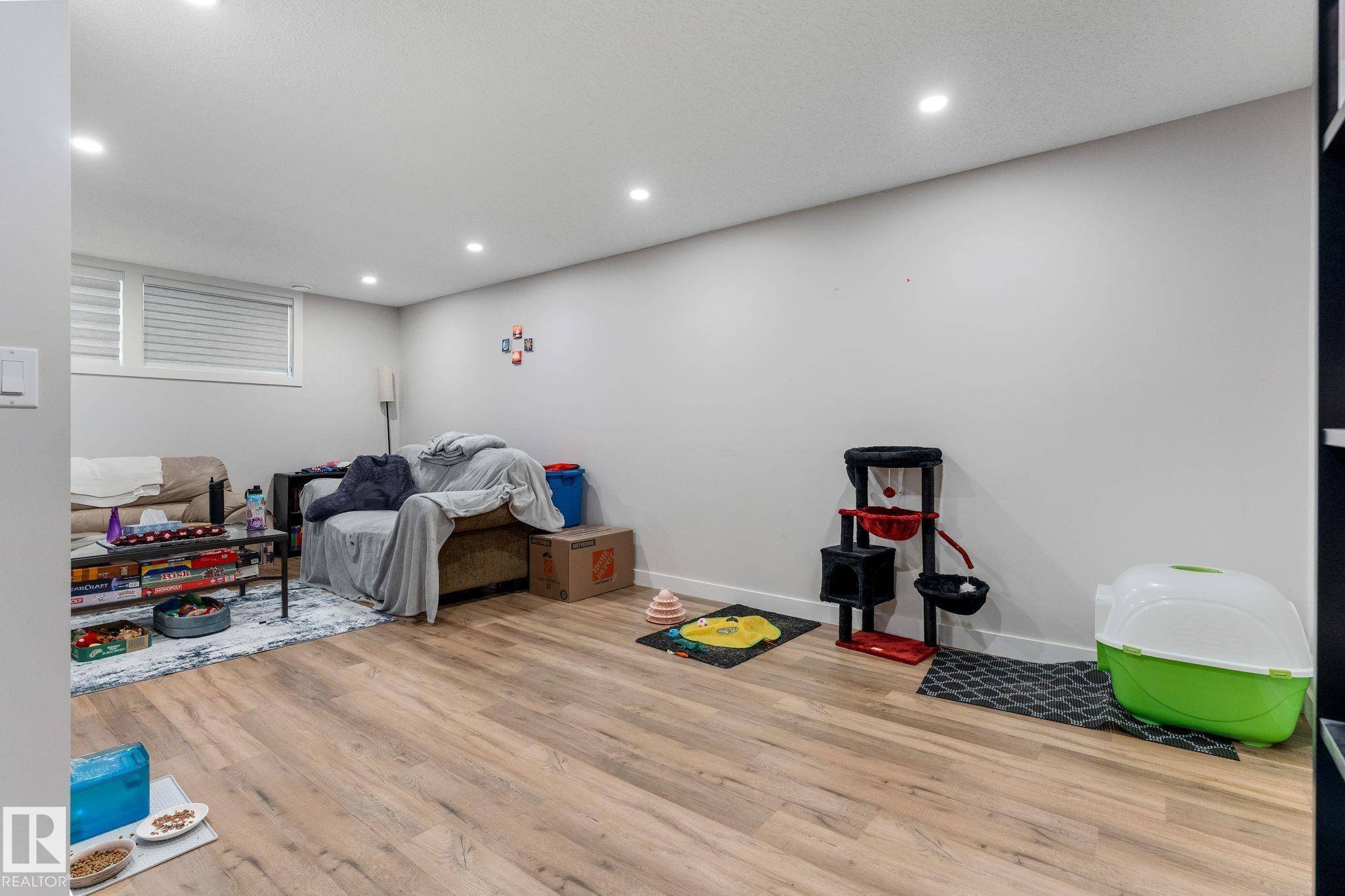 https://zimg.paragon.ice.com/ParagonImages/Property/PM/RAE/225387405/33/0/0/9b66339ef06b42bcbafa251ab5d4b5cd/1/7e69681f3431bffbb2bc57656dfef291/225387405-d76635d6-ba9d-4970-a190-bf43f3156920.JPG