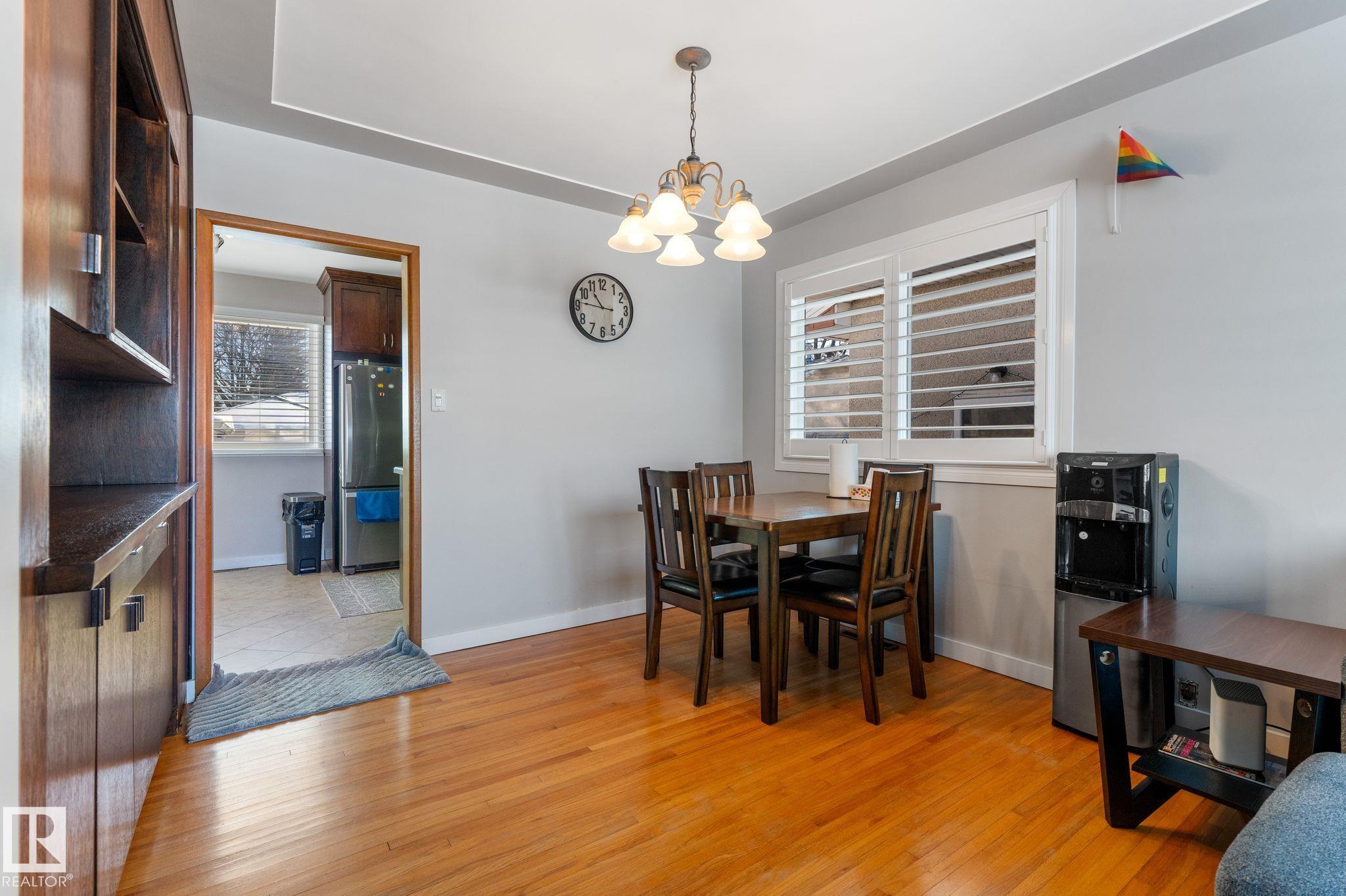 https://zimg.paragon.ice.com/ParagonImages/Property/PM/RAE/225387405/7/0/0/2b529829398c847b4e0660061cb53988/1/7e69681f3431bffbb2bc57656dfef291/225387405-b641e9ea-6191-4efb-b1b0-24d9a0c0aa71.JPG