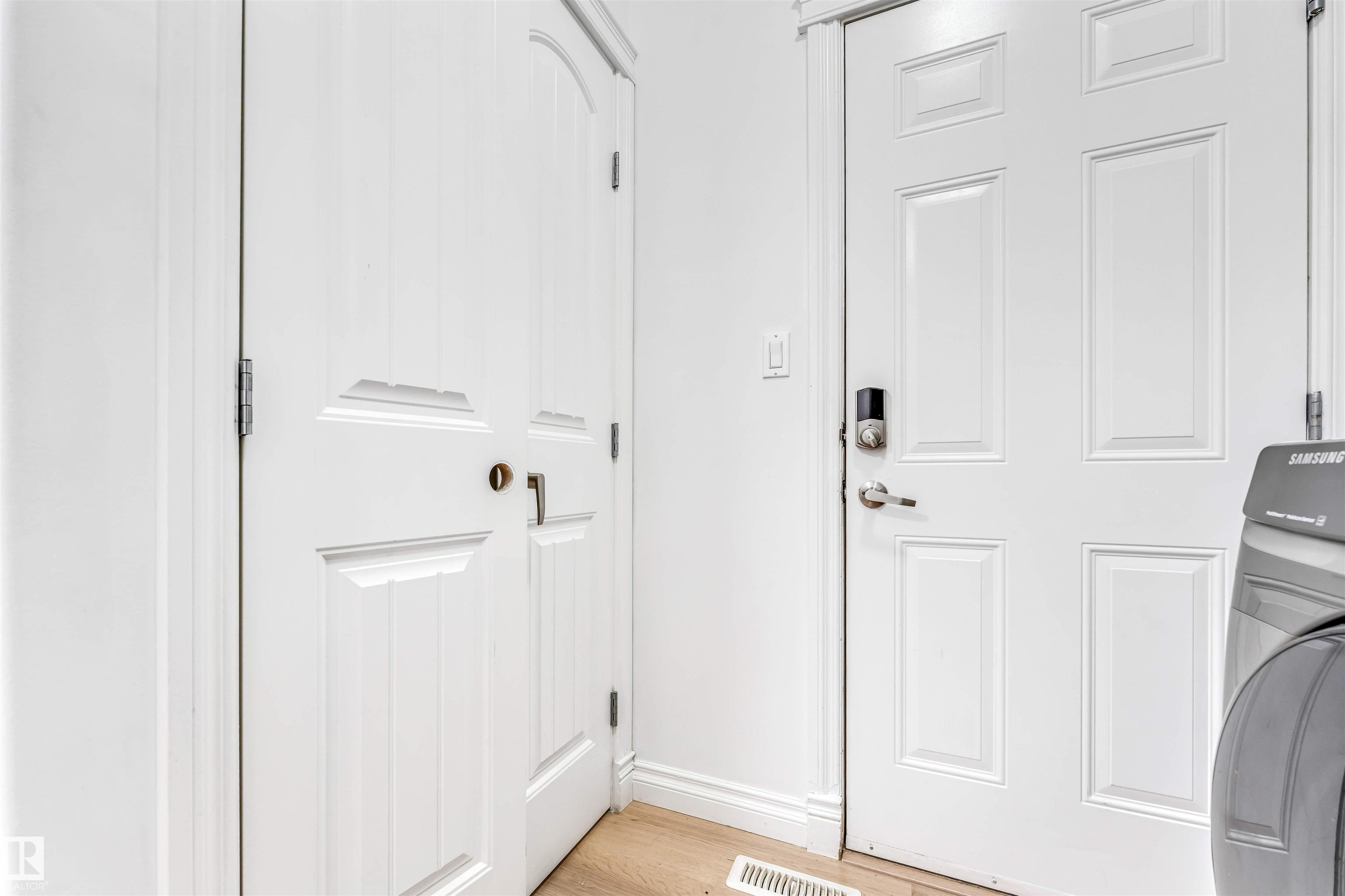 Photo 12 at 3319 18 Street NW, Silver Berry, Edmonton