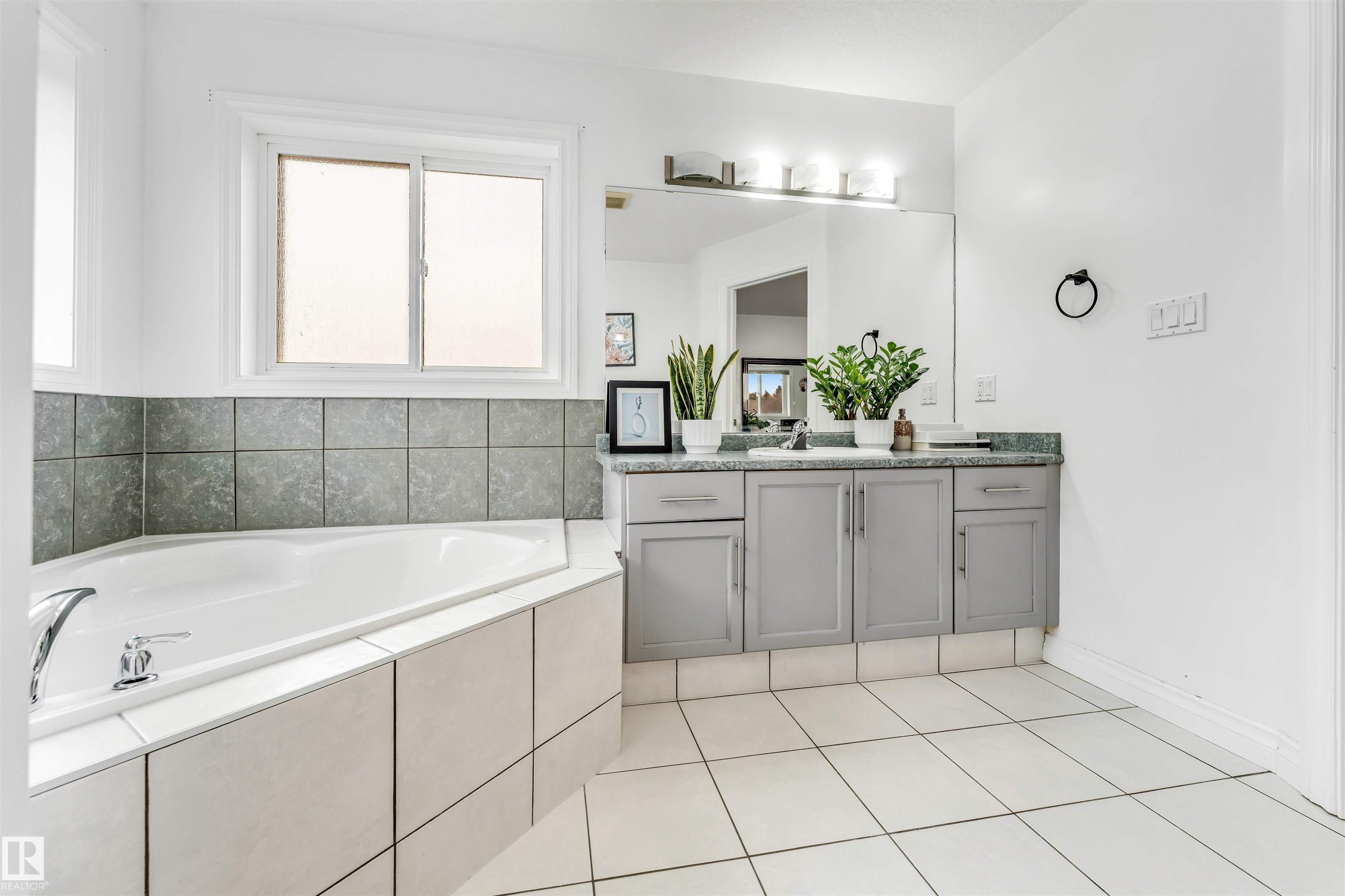 Photo 34 at 3319 18 Street NW, Silver Berry, Edmonton