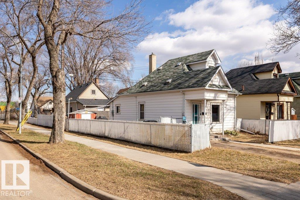 Photo 2 at 10933 93 Street NW, Mccauley, Edmonton